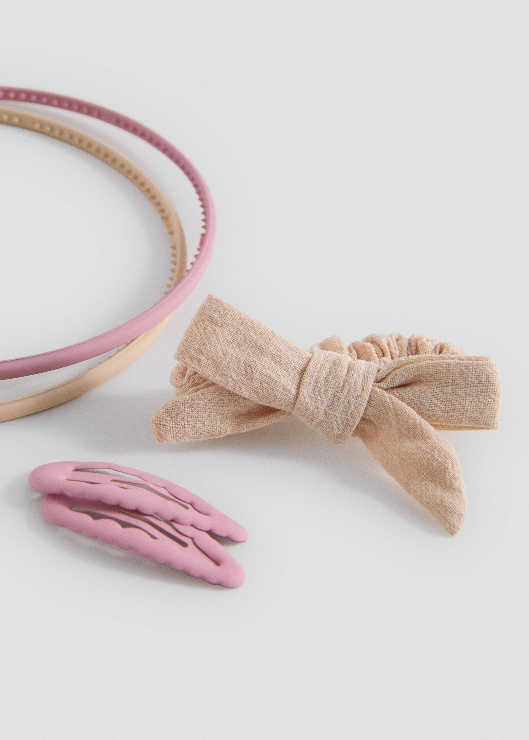 Lot serre-tête et barrettes - Plan moyen