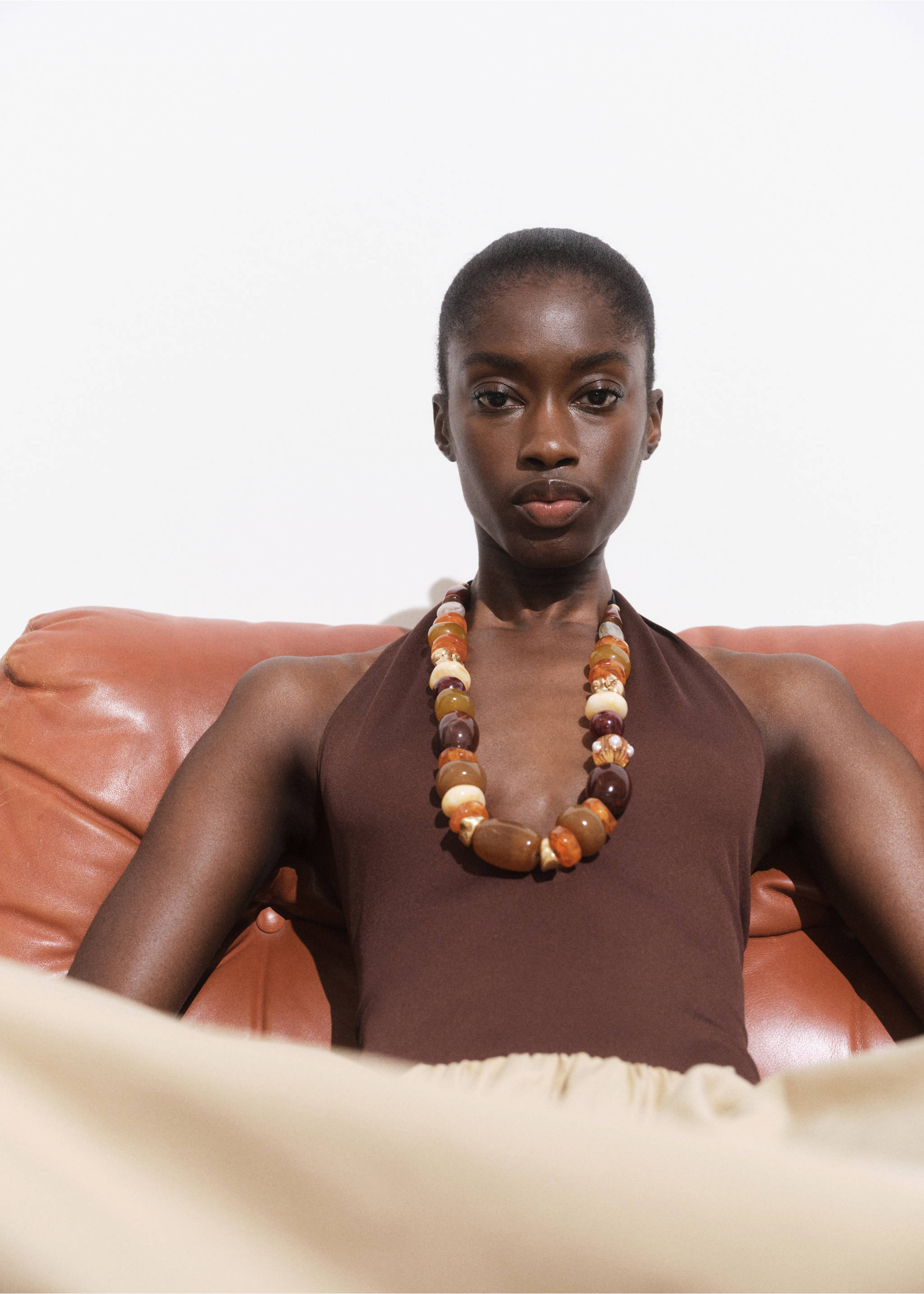 Maxi necklace with combined resin balls - General plane, Brown. Ref: 17001197-00.