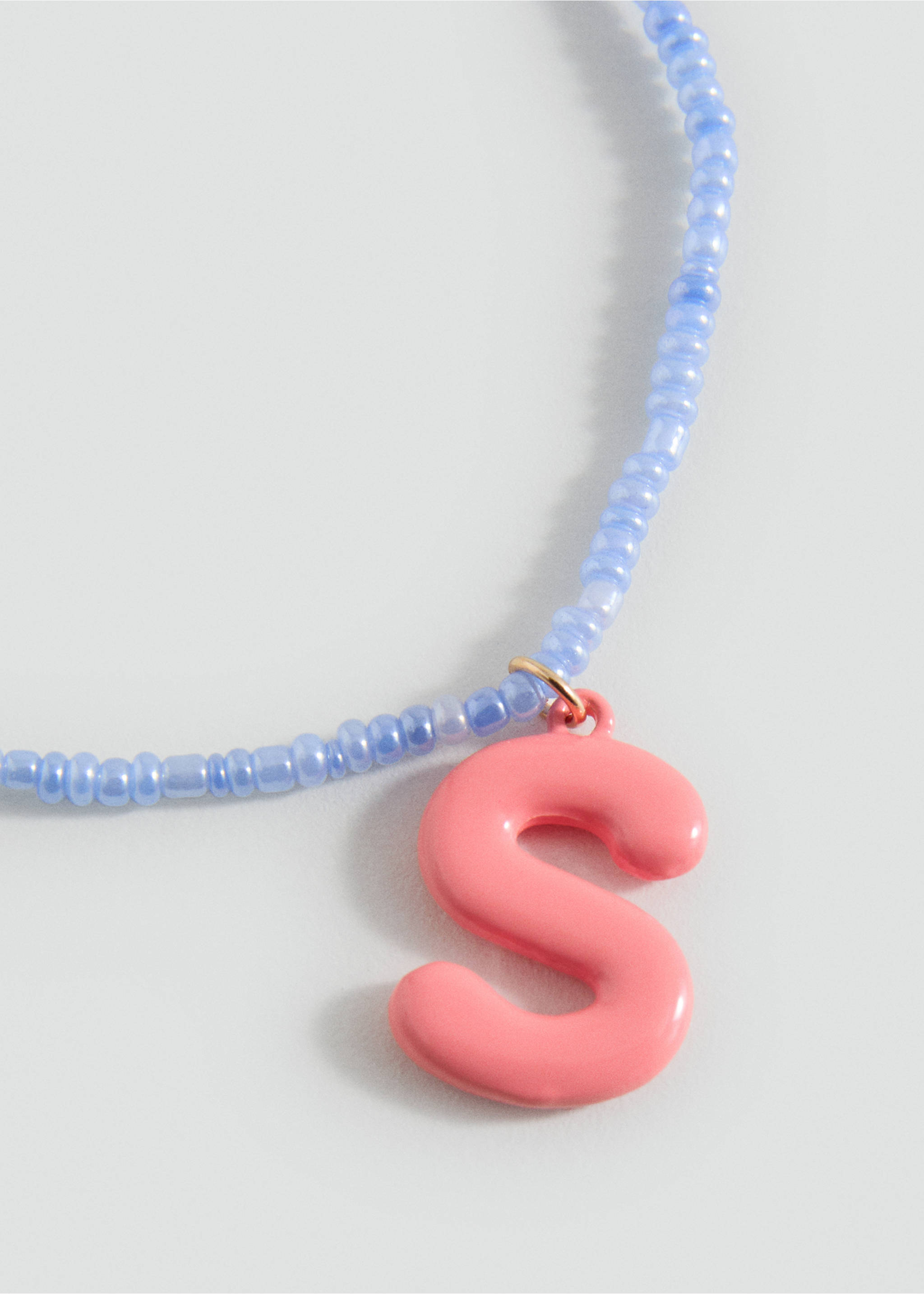 Collier perles lettres - Plan moyen, Corail. Ref: 17001199-00.