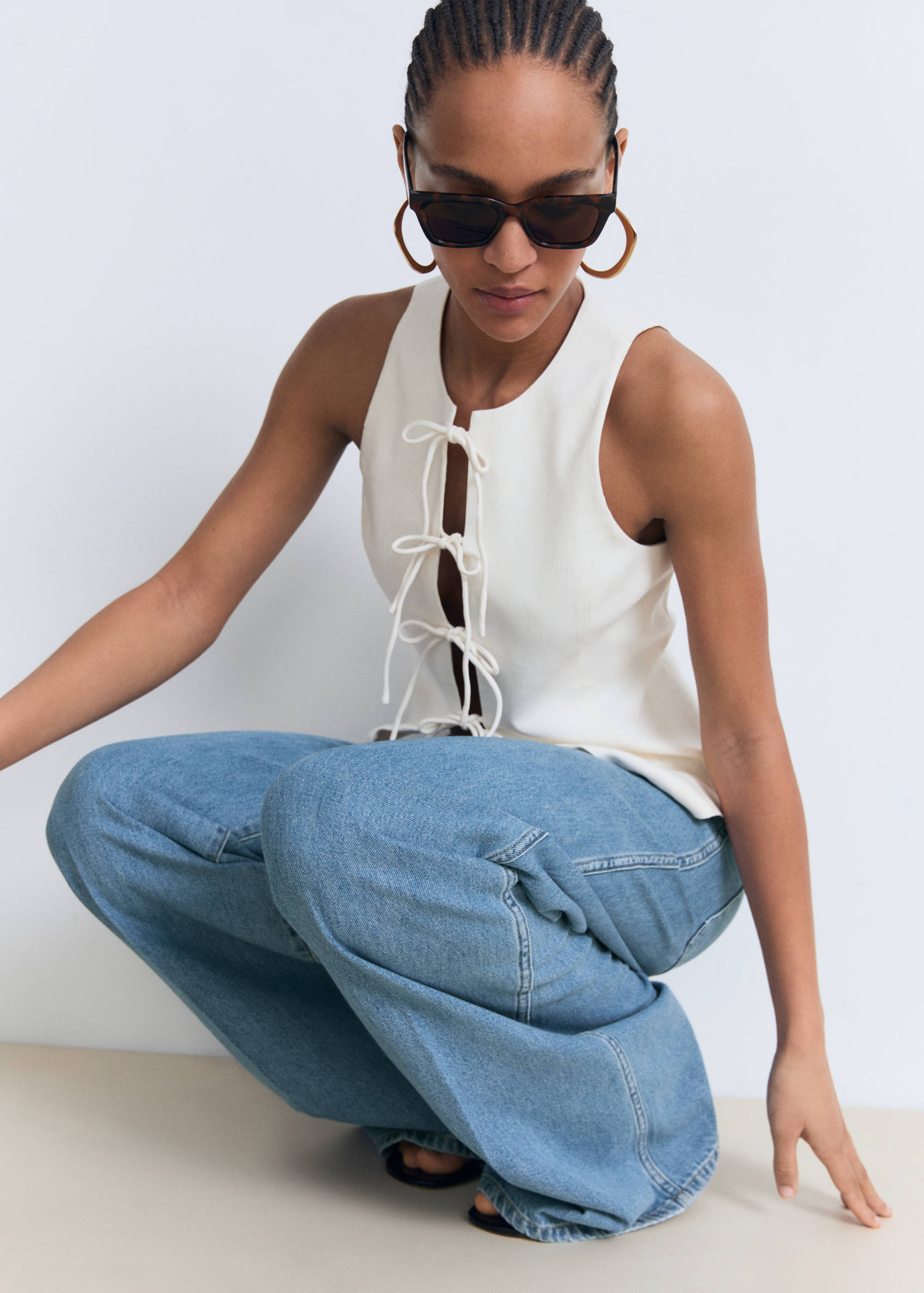 High-rise wide leg  jeans with pockets - Details of the article 6