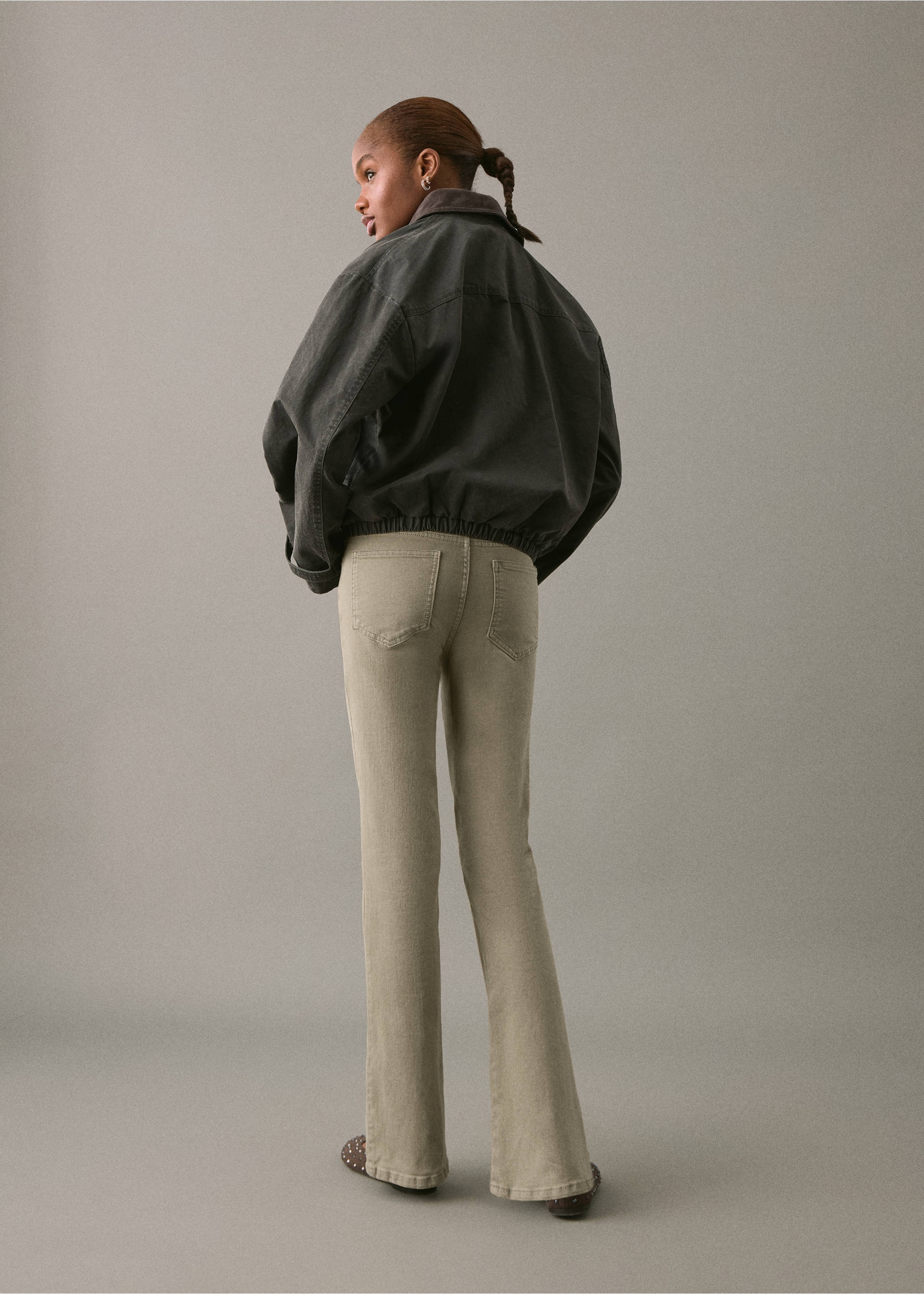 Jeans flare costuras decorativas - Reverso del artículo, Khaki. Ref: 17001220-00.