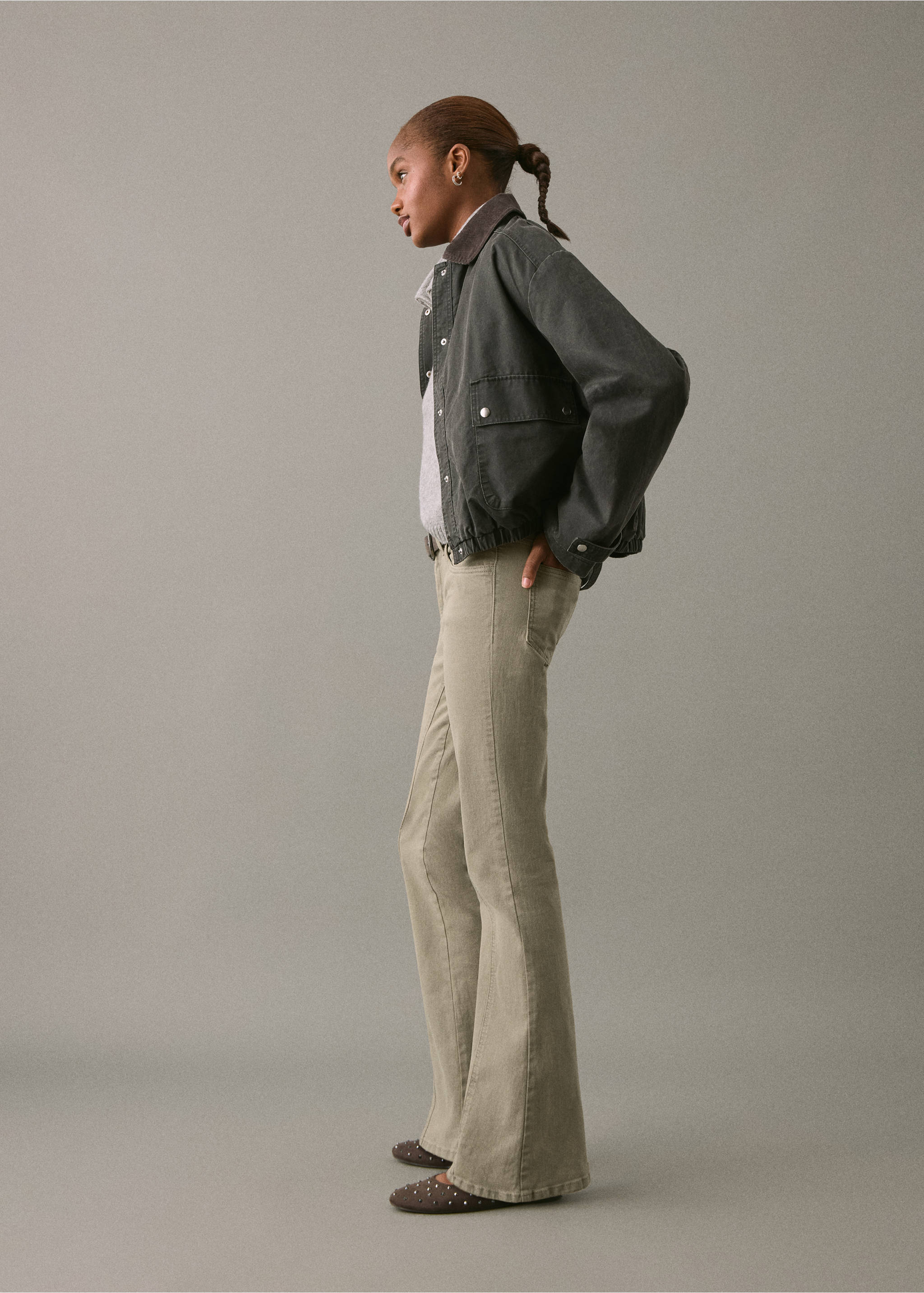 Jeans flare costuras decorativas - Detalle del artículo 2, Khaki. Ref: 17001220-00.