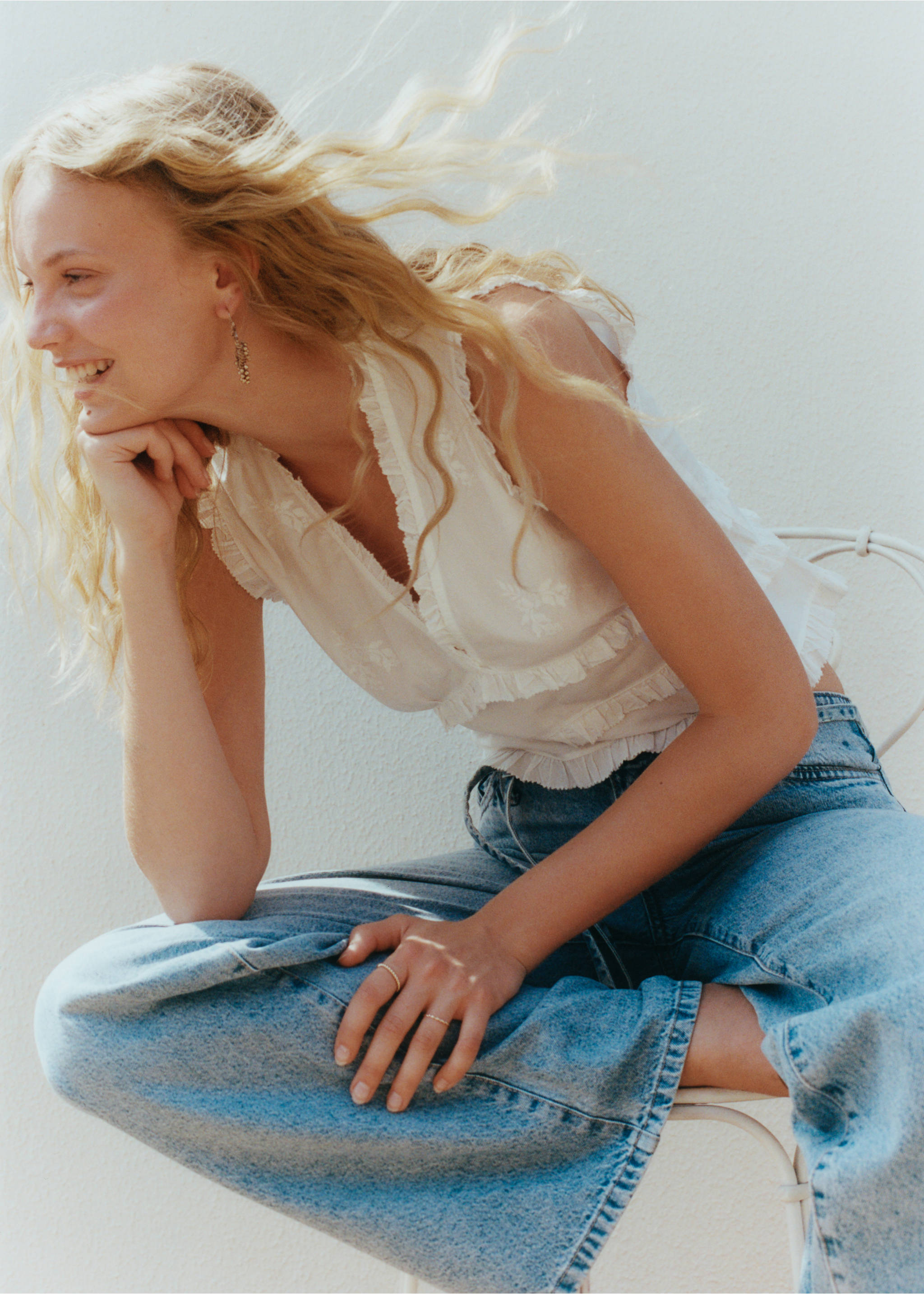 Wide leg jeans with loop - Details of the article 3, Light Blue. Ref: 17001230-00.