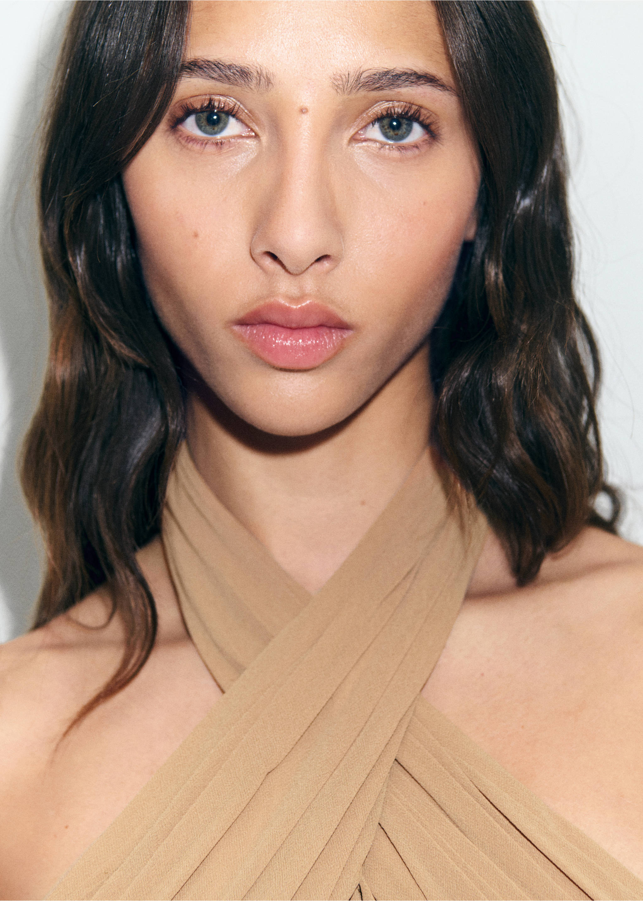 Robe longue semi-transparente col croisé - Détail de l'article 1, Nude. Ref: 17001273-00.