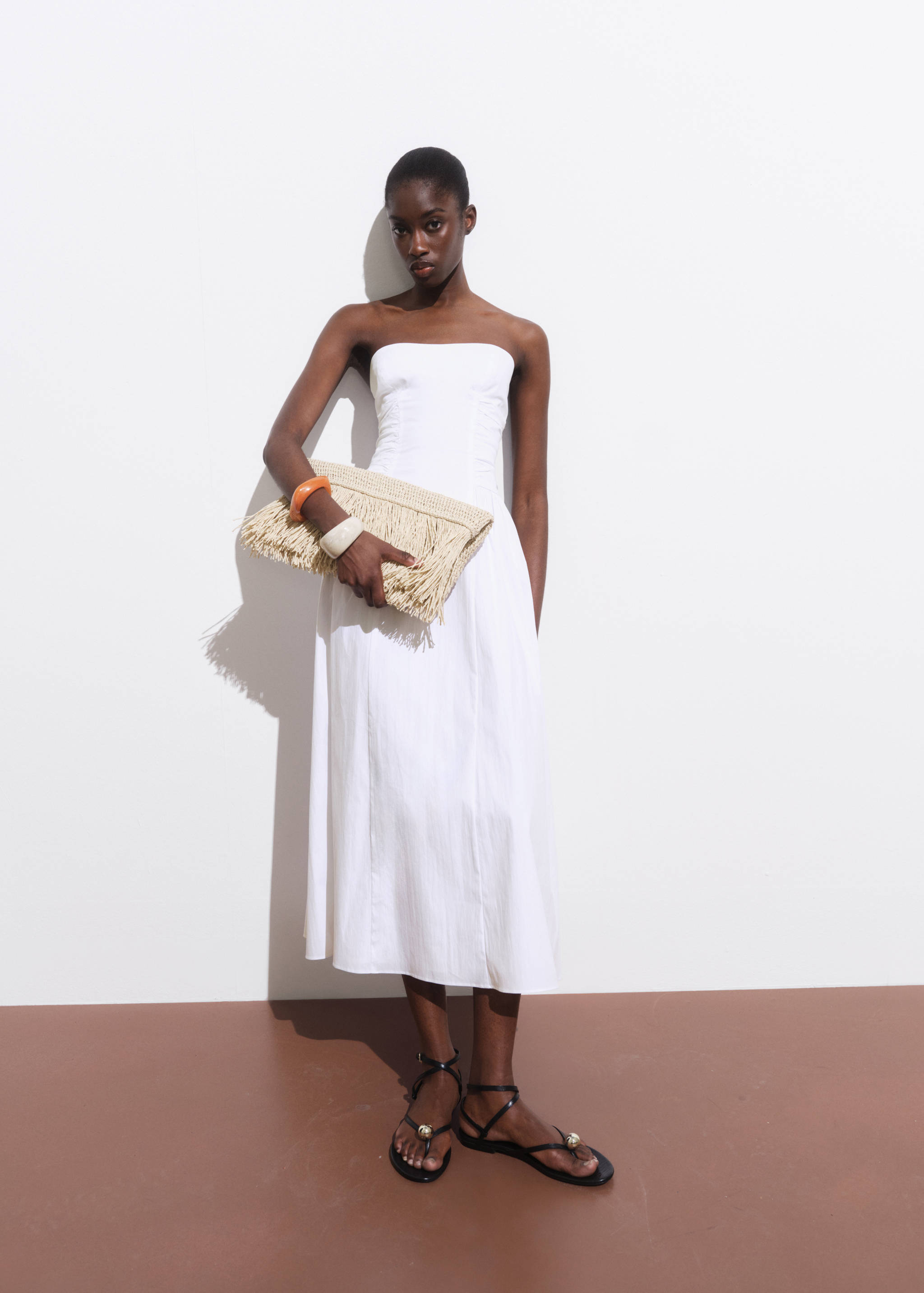 Axelbandslös midiklänning - Allmän bild