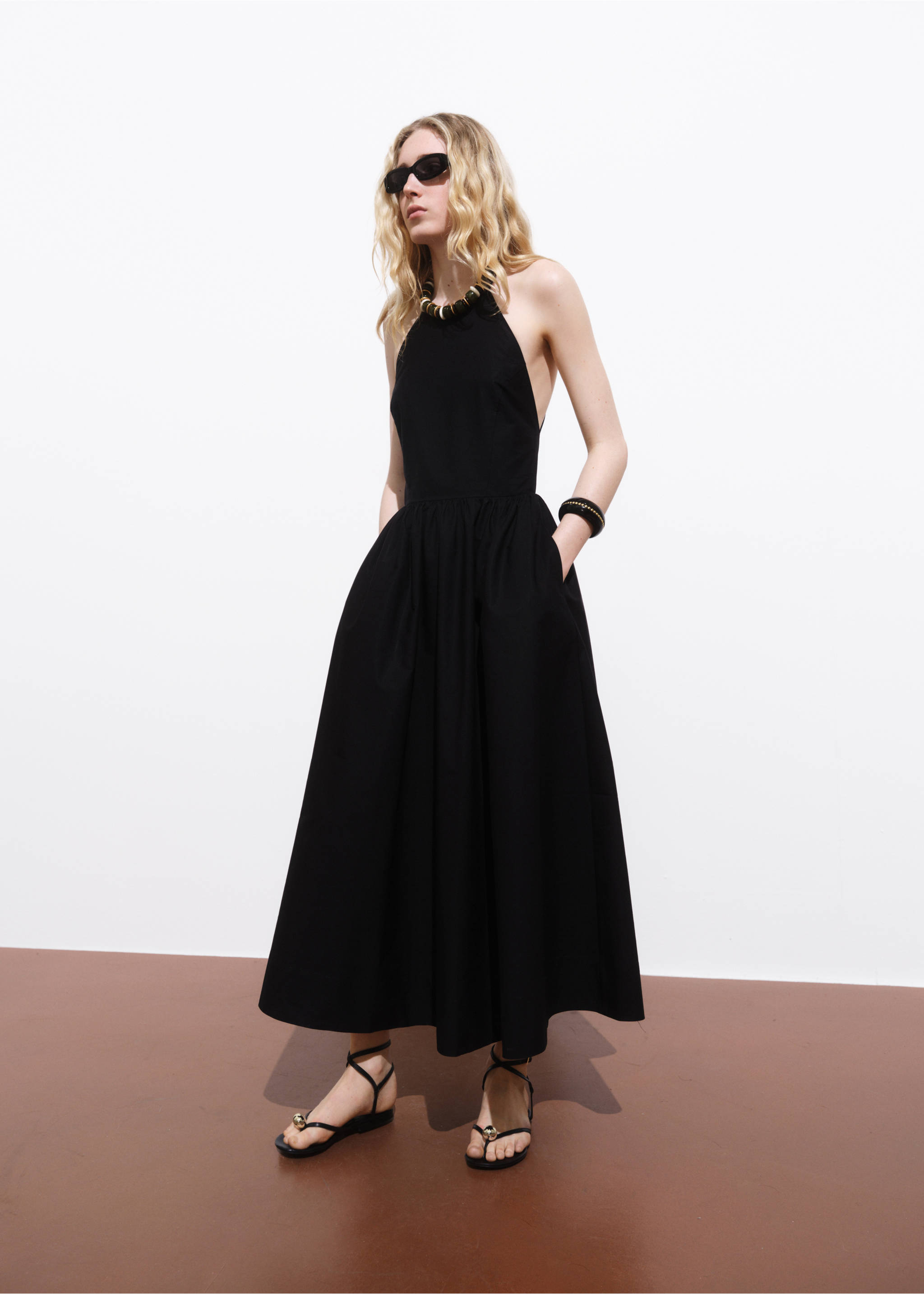 Halter dress with crossed back - General plane, Black. Ref: 17001276-00.