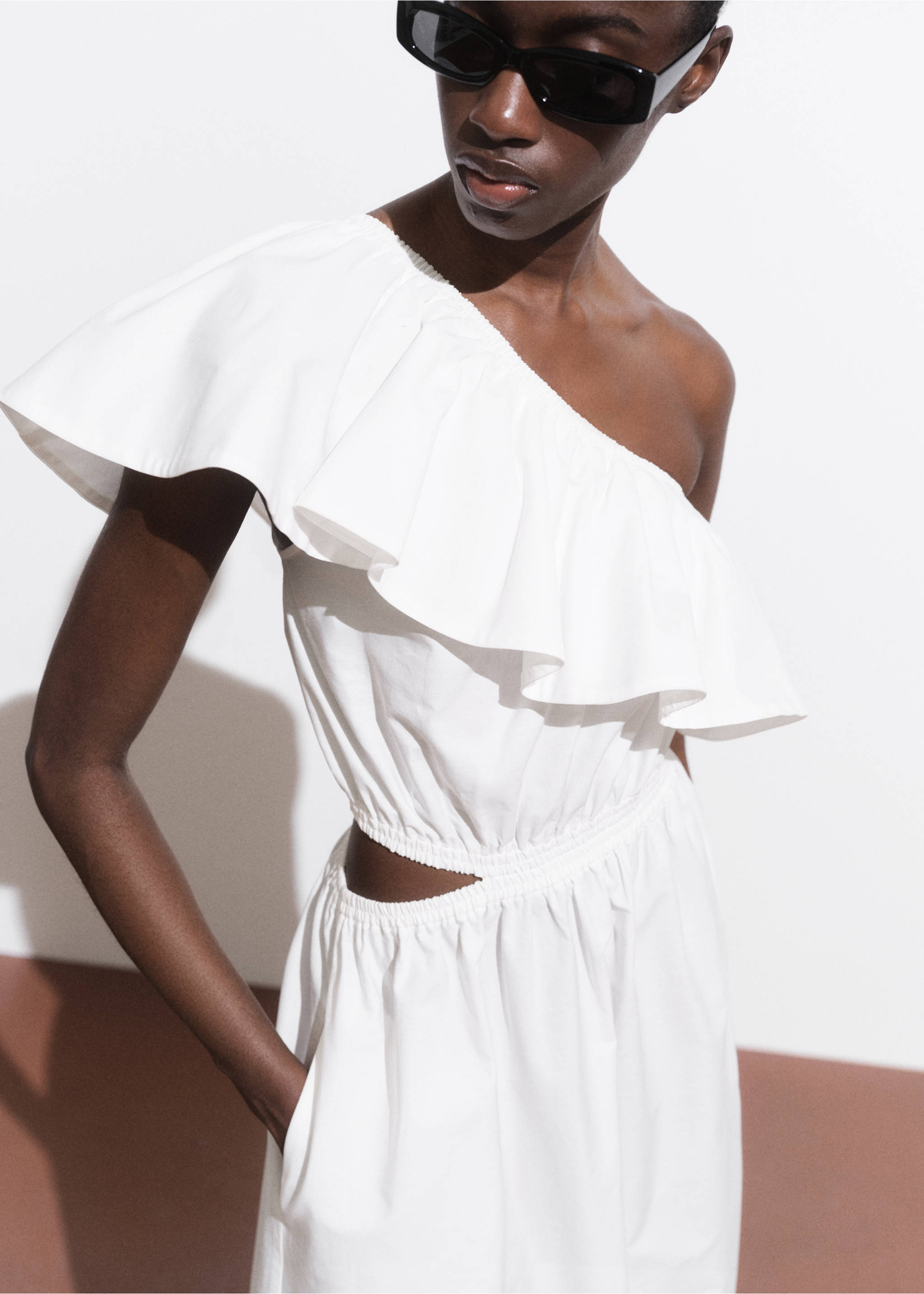 Vestido asimétrico cut out - Detalle del artículo 1, Blanco. Ref: 17001278-00.