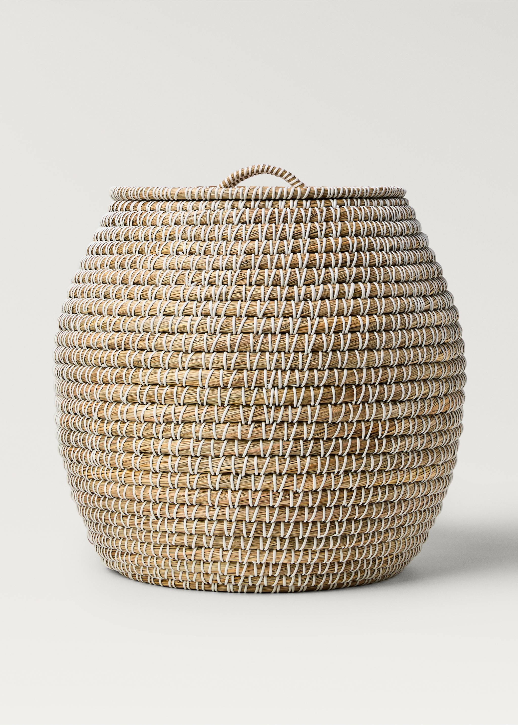 Large natural fibre basket with oval design - Article without model, Brown. Ref: 17001522-00.