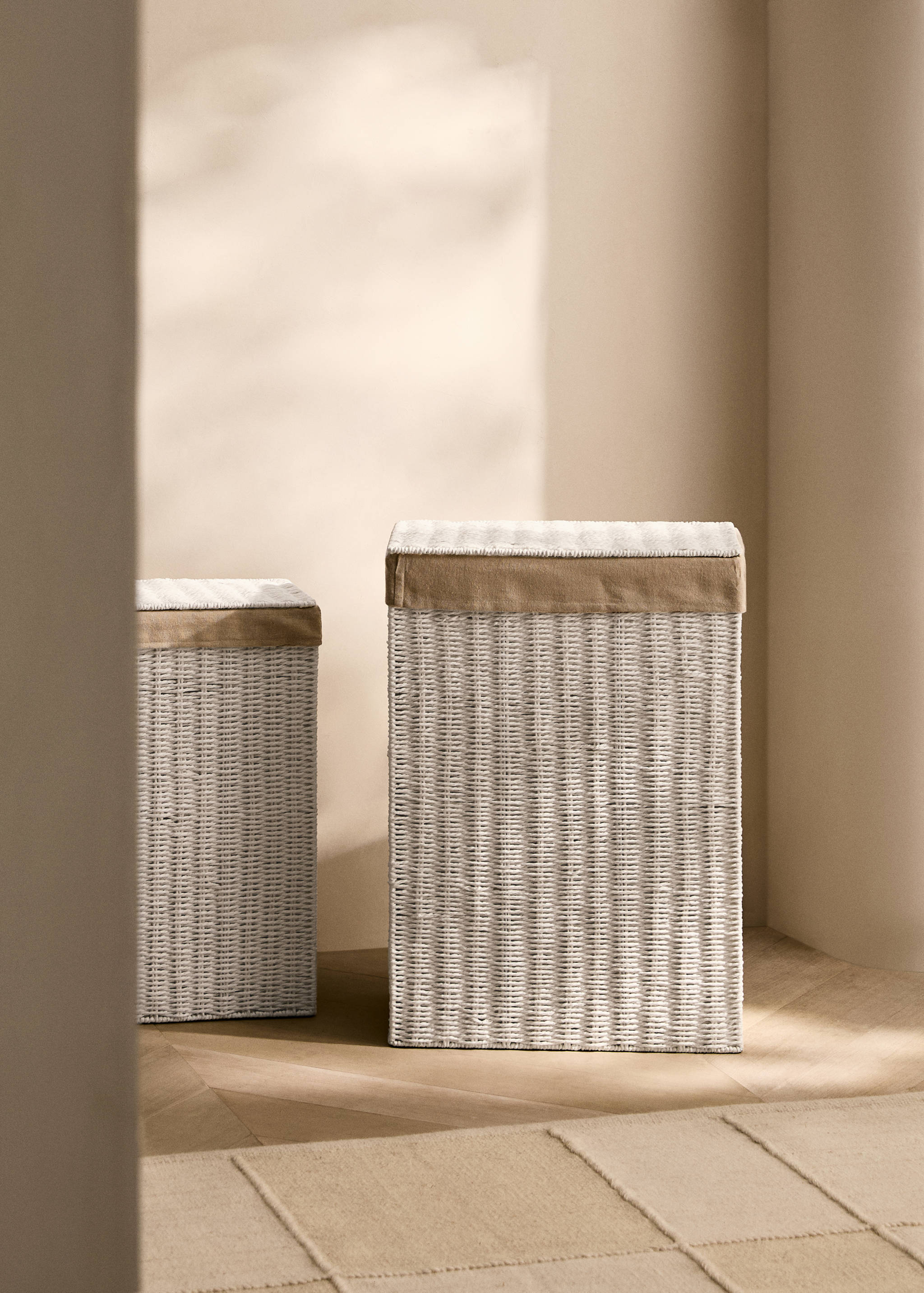 Large paper laundry basket - General plane