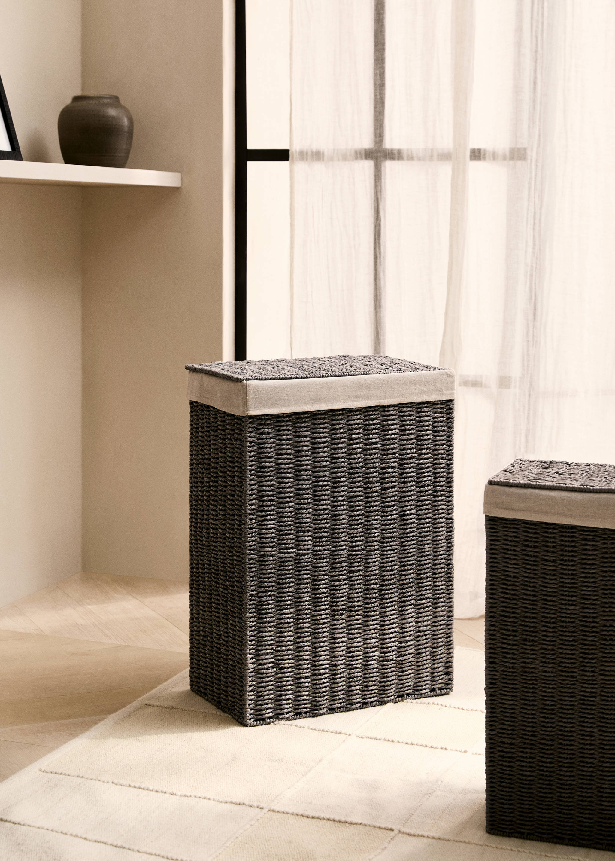 Large paper laundry basket - General plane