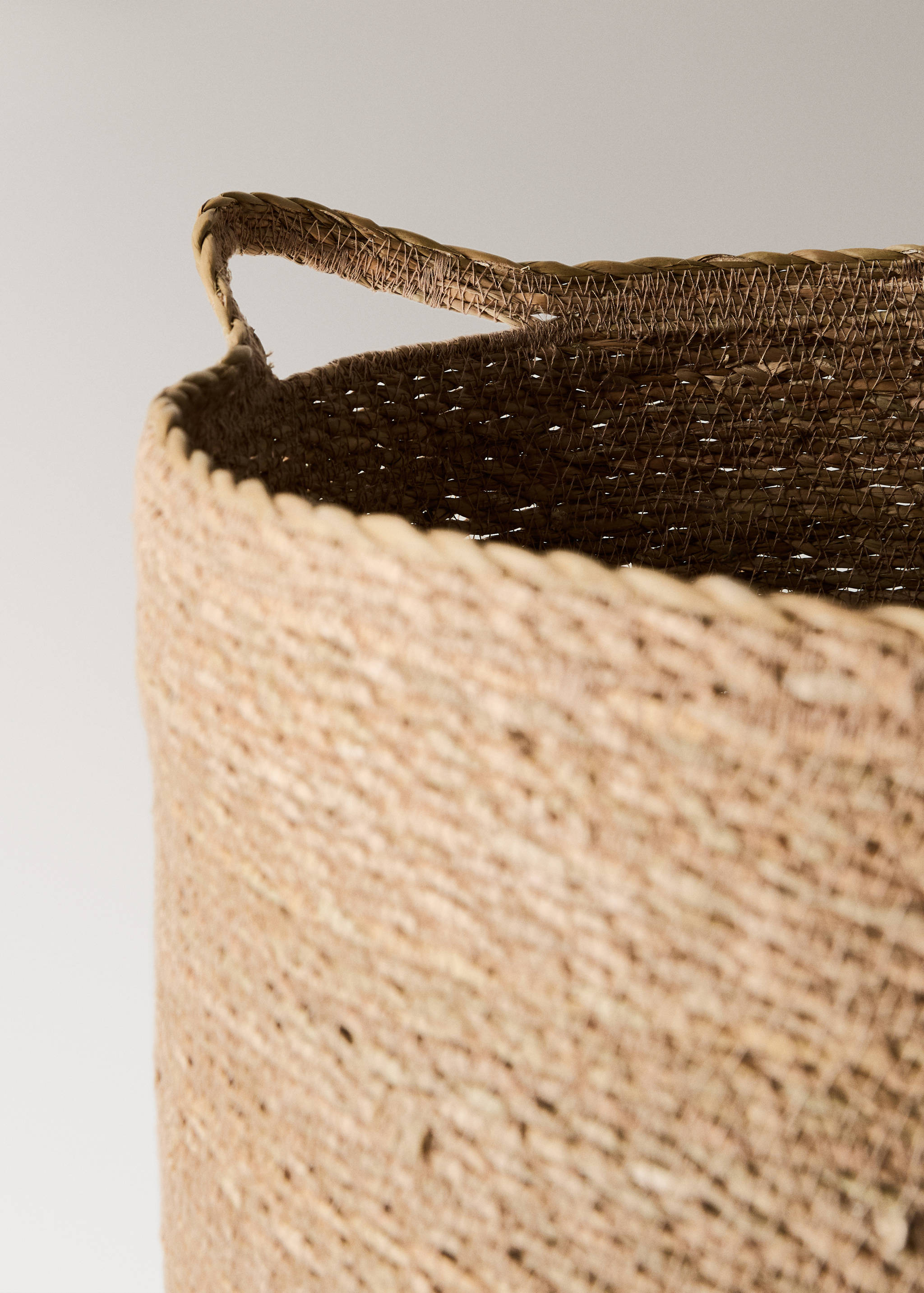 Large seagrass basket with handles - Details of the article 1
