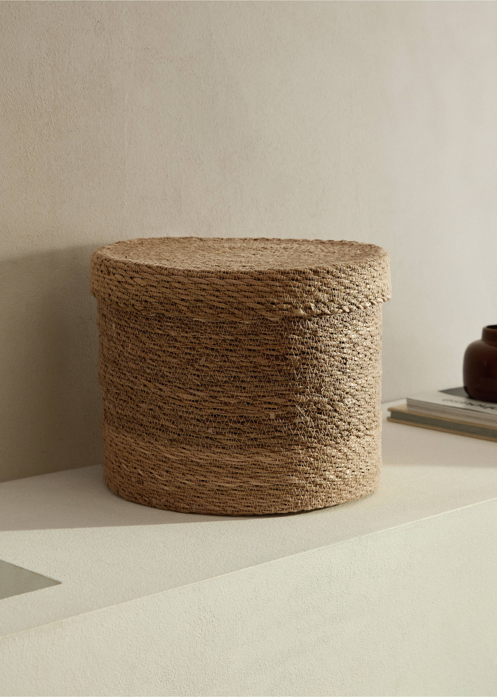 Seagrass basket with round lid - General plane, Brown. Ref: 17001534-00.