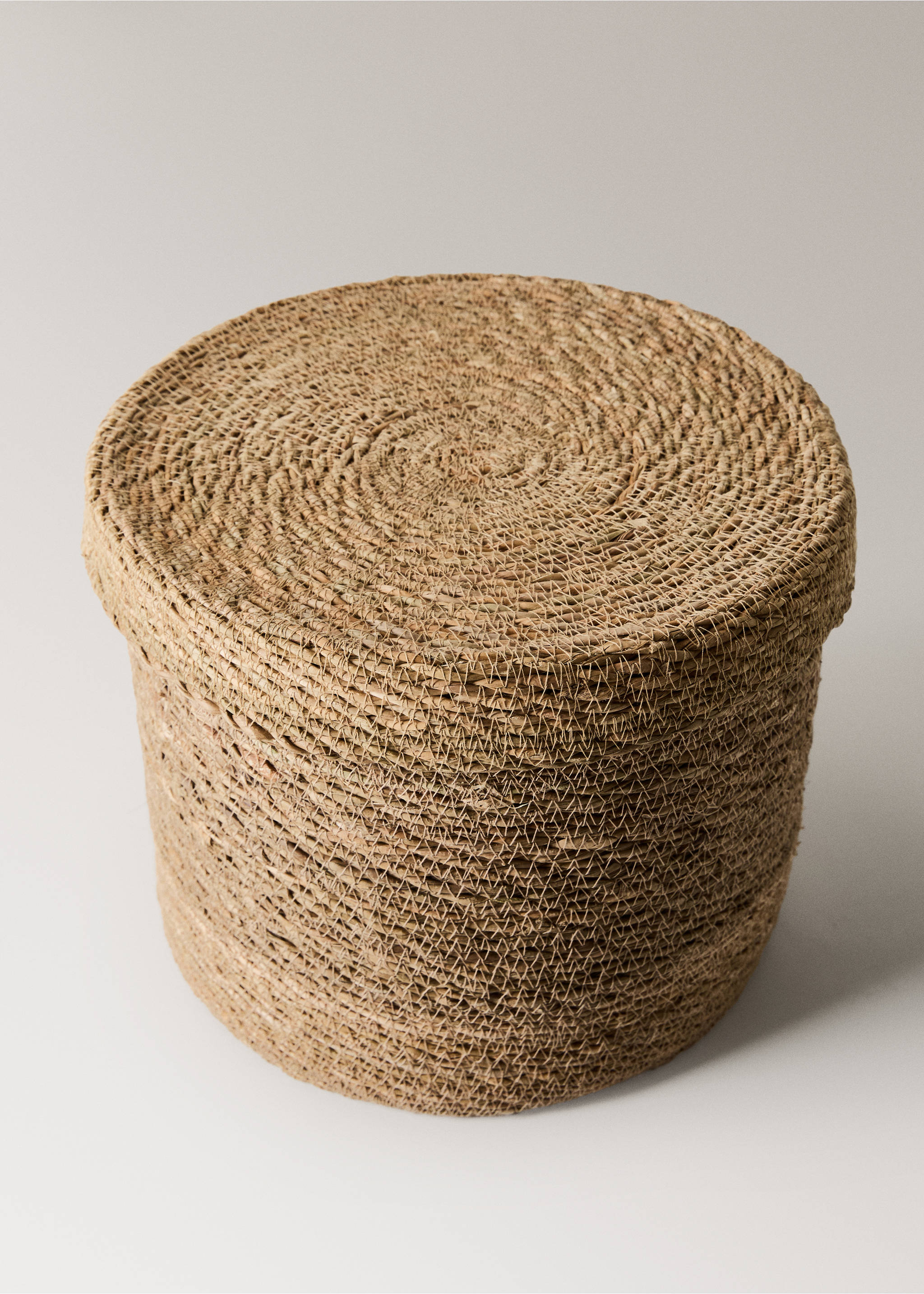 Seagrass basket with round lid - Details of the article 2, Brown. Ref: 17001534-00.