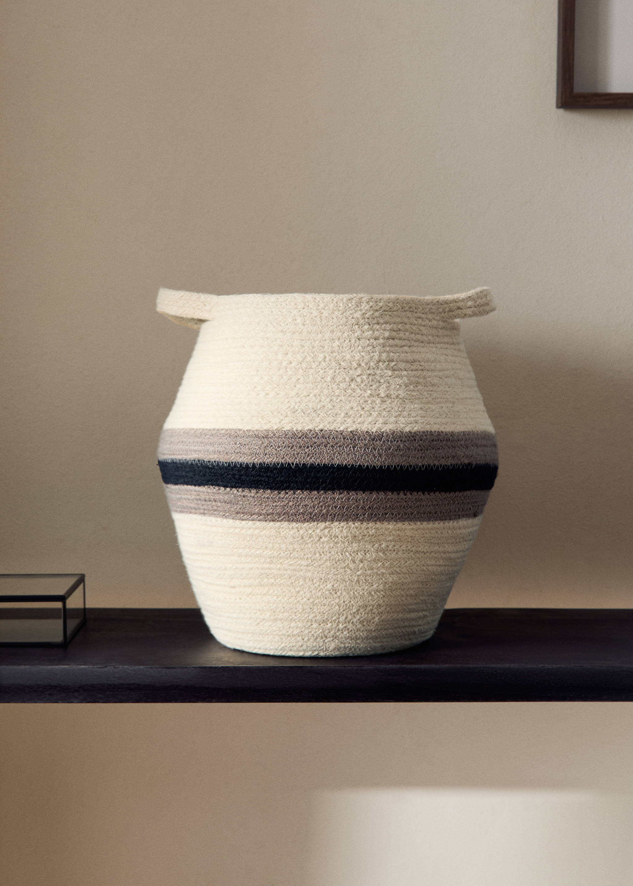 Medium jute basket with stripes - General plane