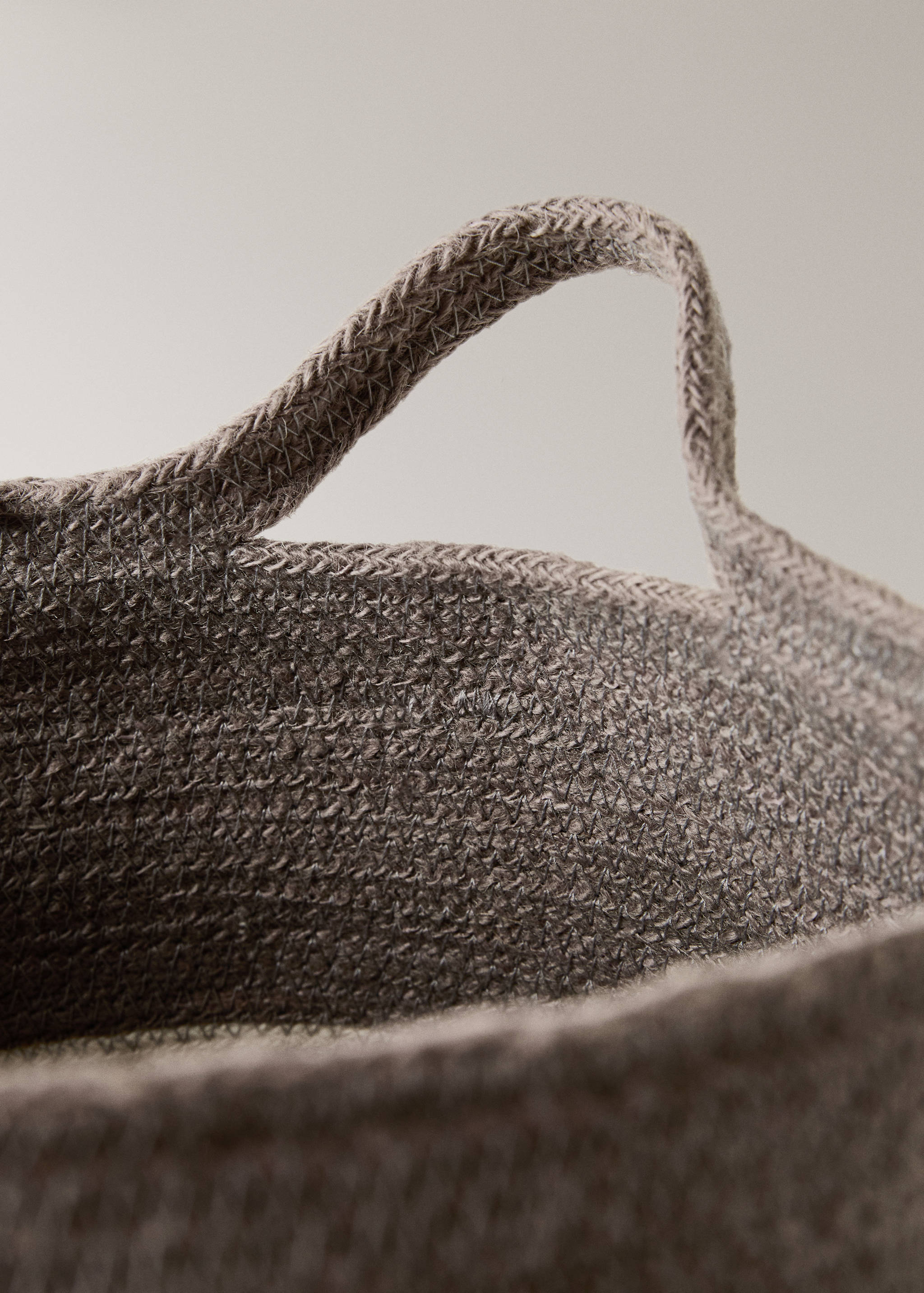 Large jute basket with stripes - Details of the article 2