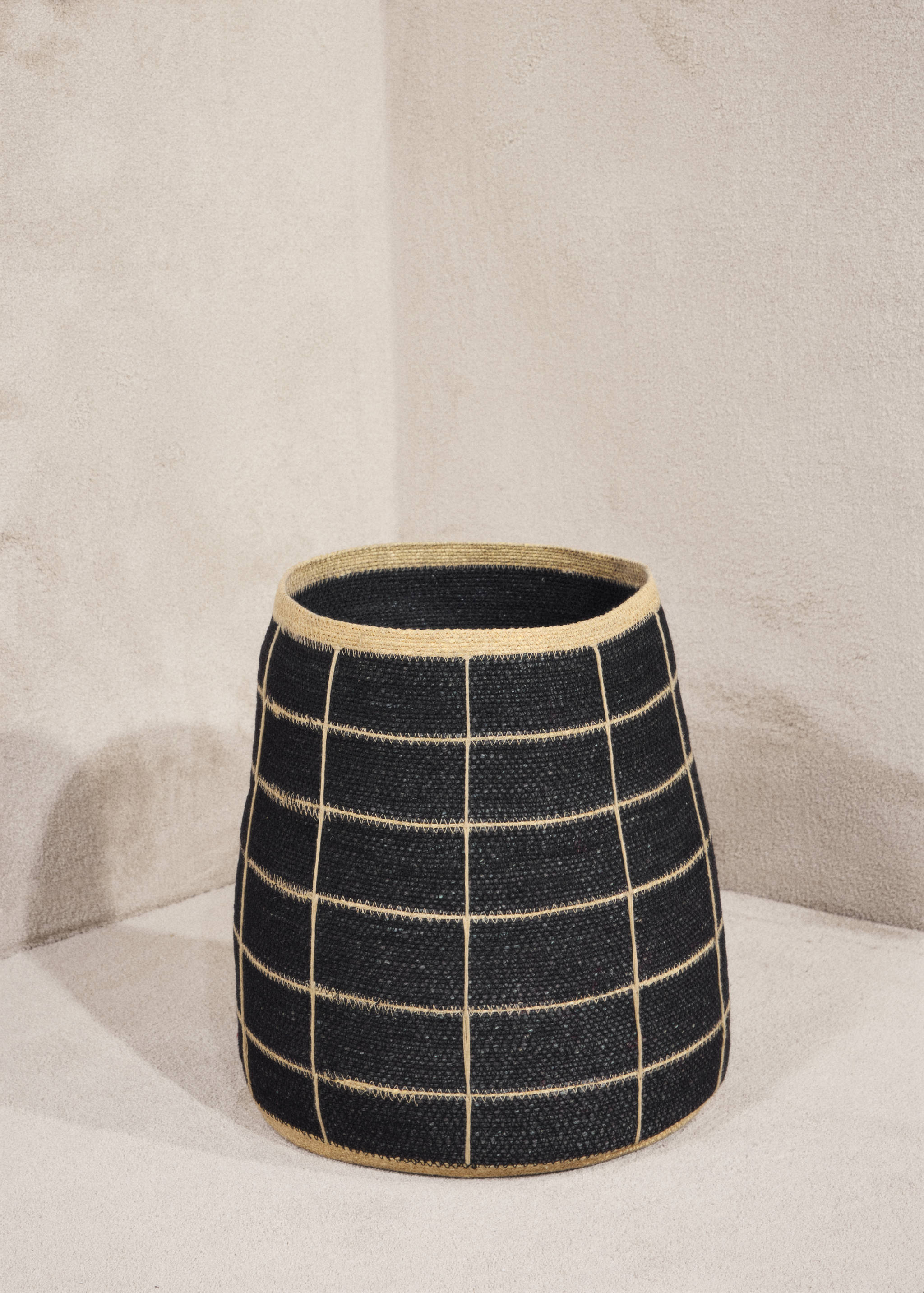 Large check seagrass basket - Details of the article 7