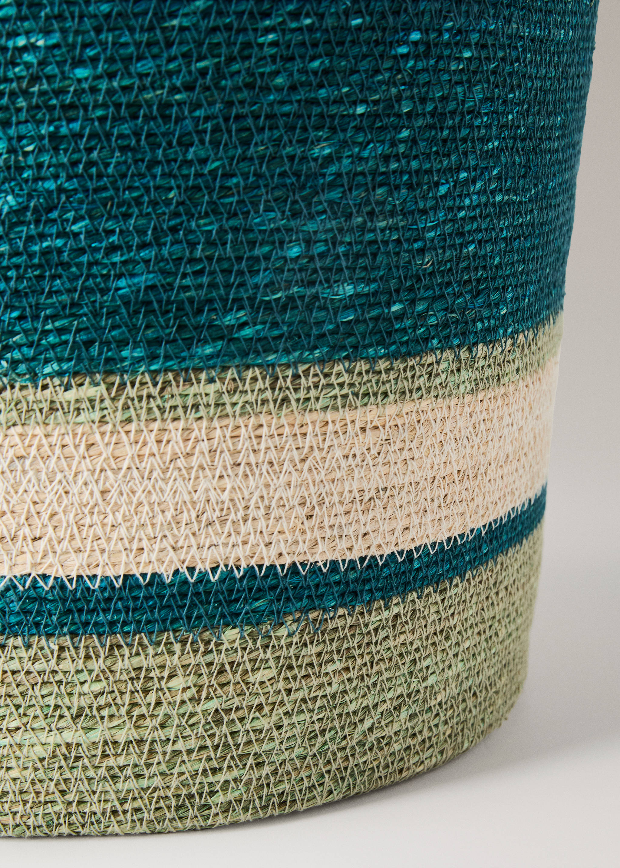 Średni kosz z trawy morskiej z kolorowym uchwytem - Szczegóły artykułu 2