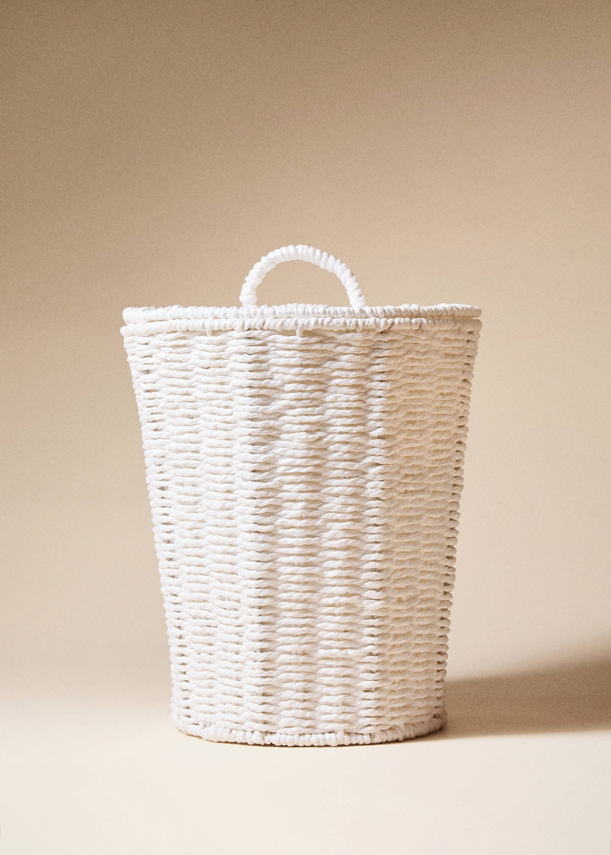 Papelera redonda - Plano general