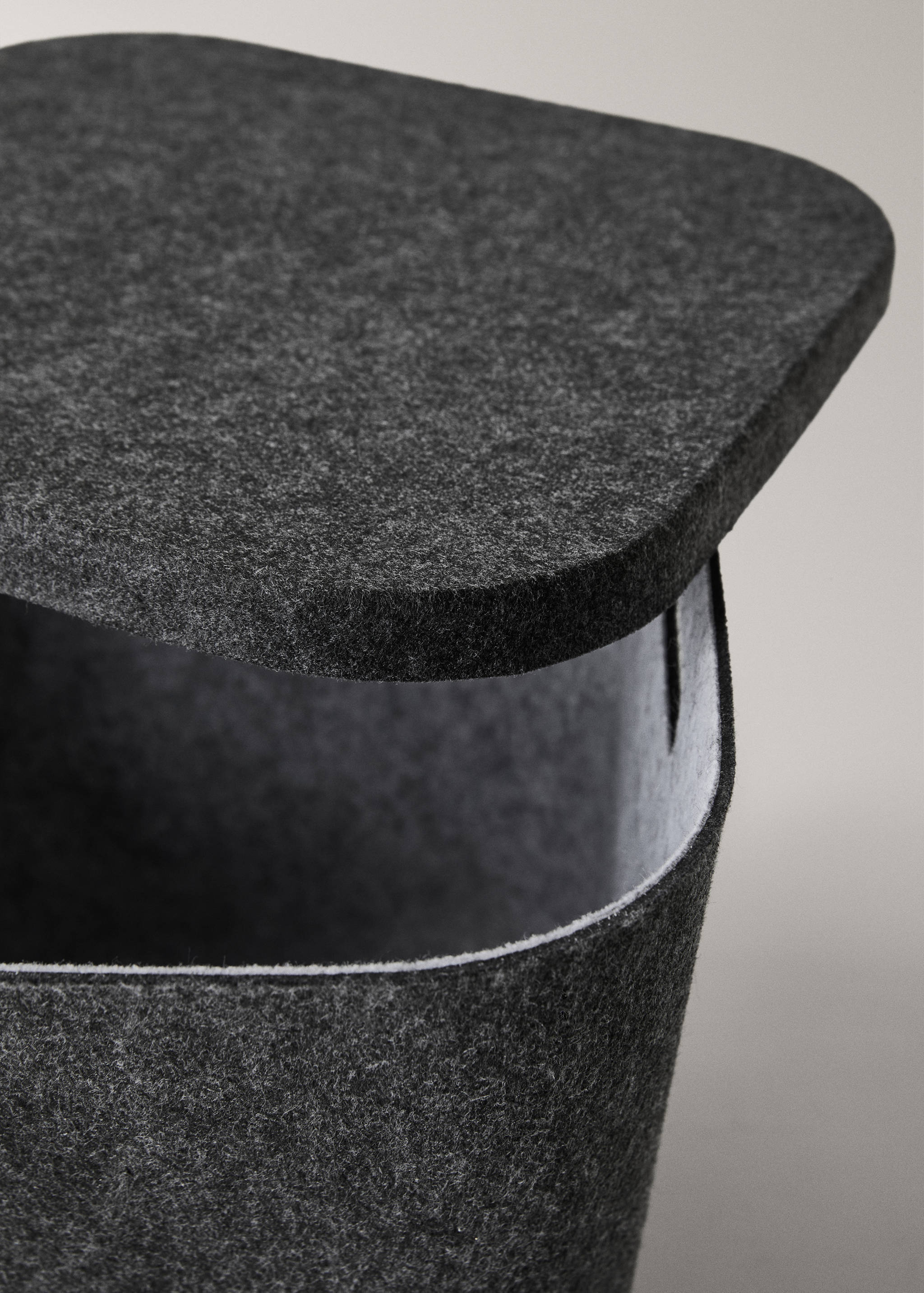 Square felt box with lid - Details of the article 2