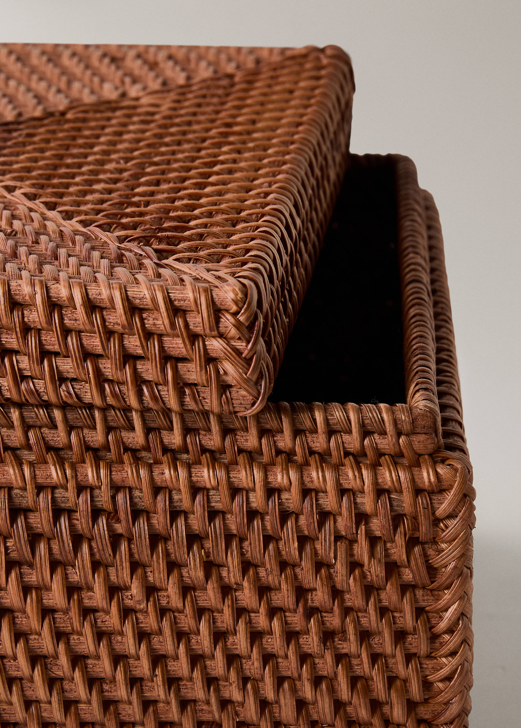 Small thin rattan box - Details of the article 2