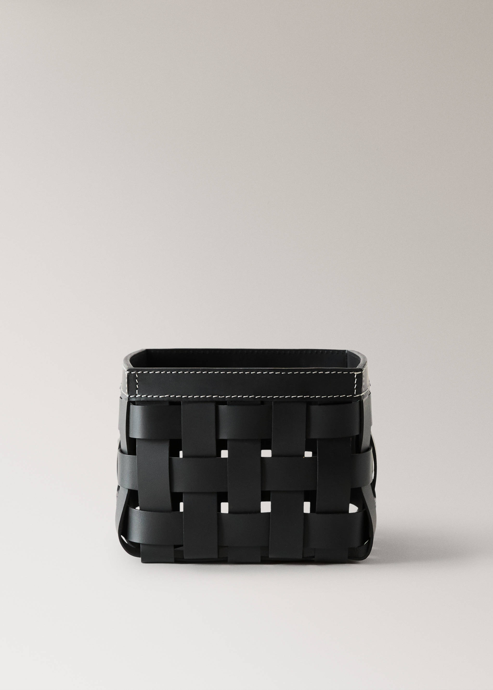 Small braided leather basket - Article without model