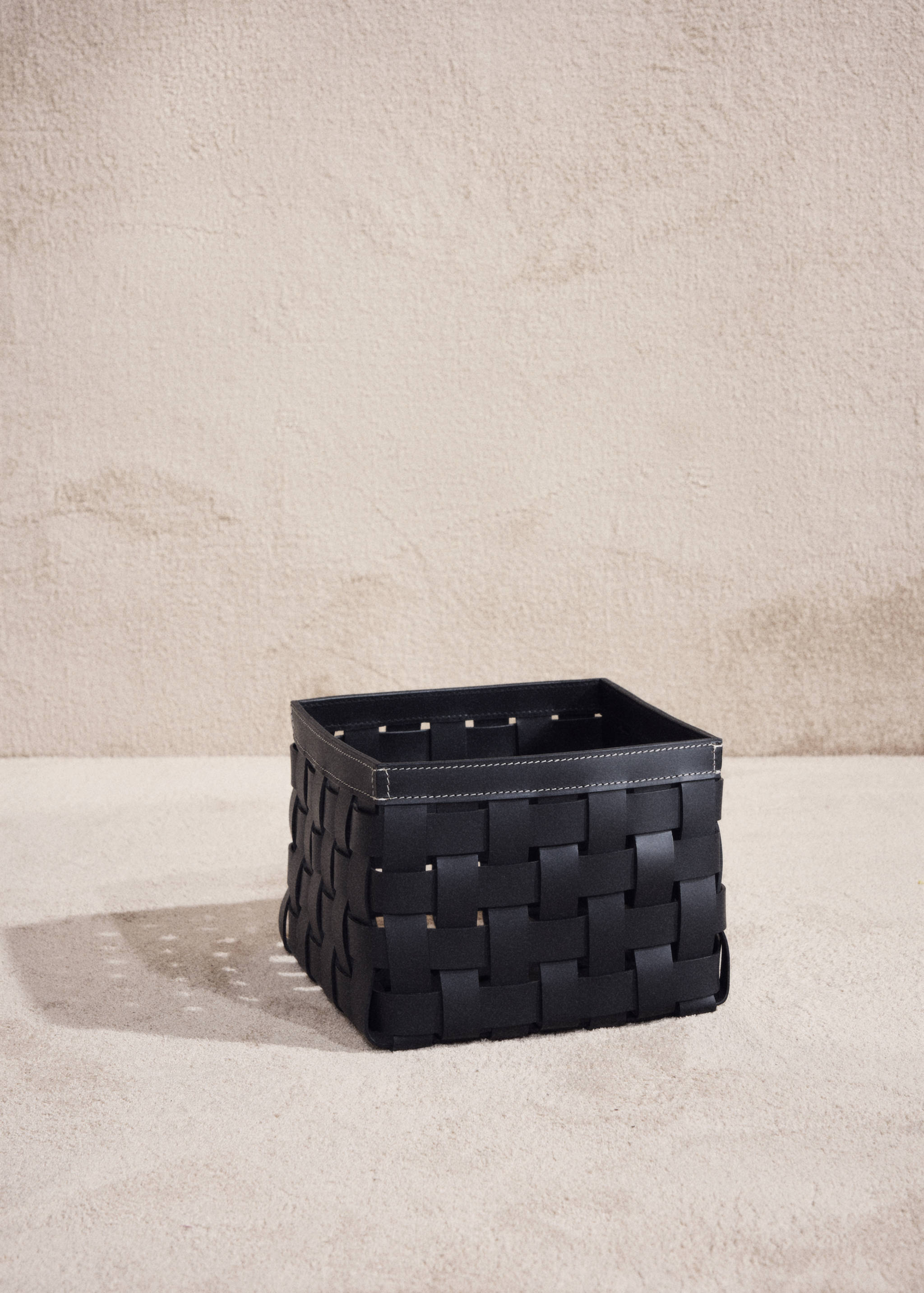 Medium braided leather basket - Details of the article 7