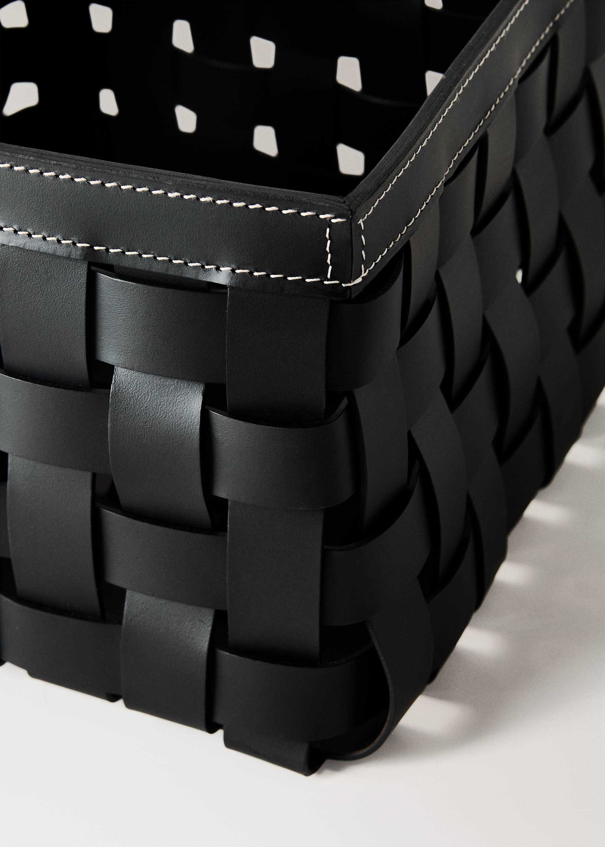 Medium braided leather basket - Details of the article 1