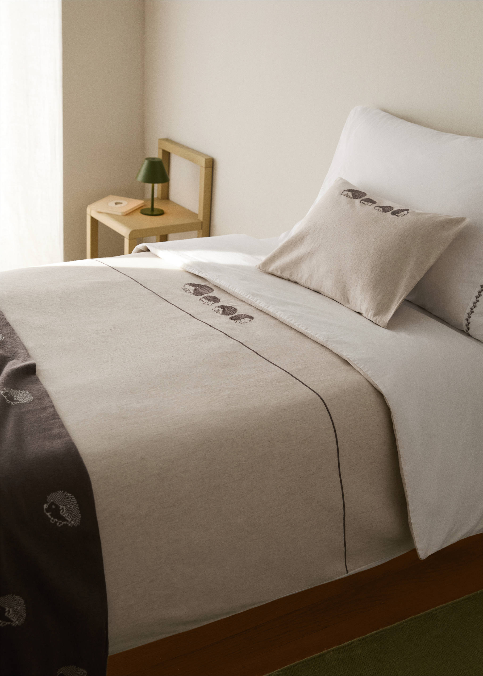 Children's cotton-linen duvet cover with embroidered hedgehogs for 90 cm bed - General plane, White. Ref: 17001630-00.