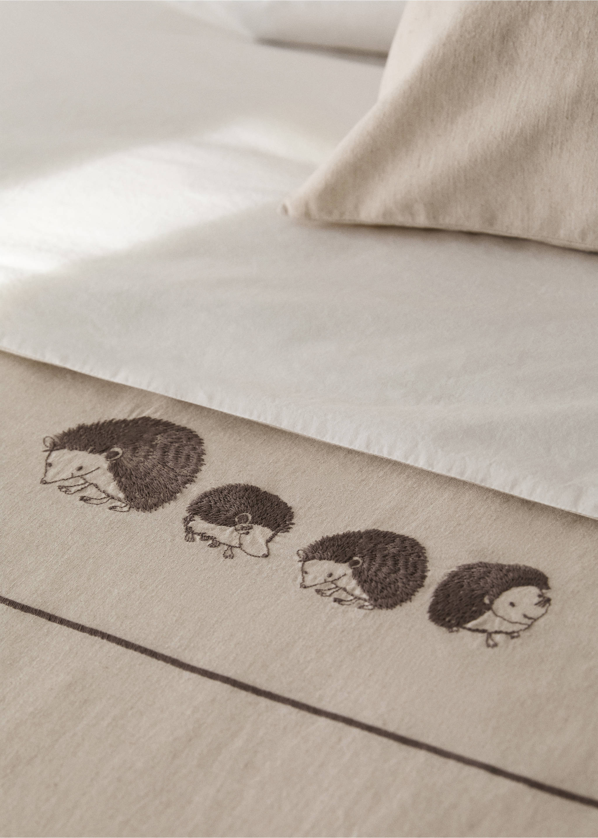 Children's cotton-linen duvet cover with embroidered hedgehogs for 90 cm bed - Details of the article 7, White. Ref: 17001630-00.