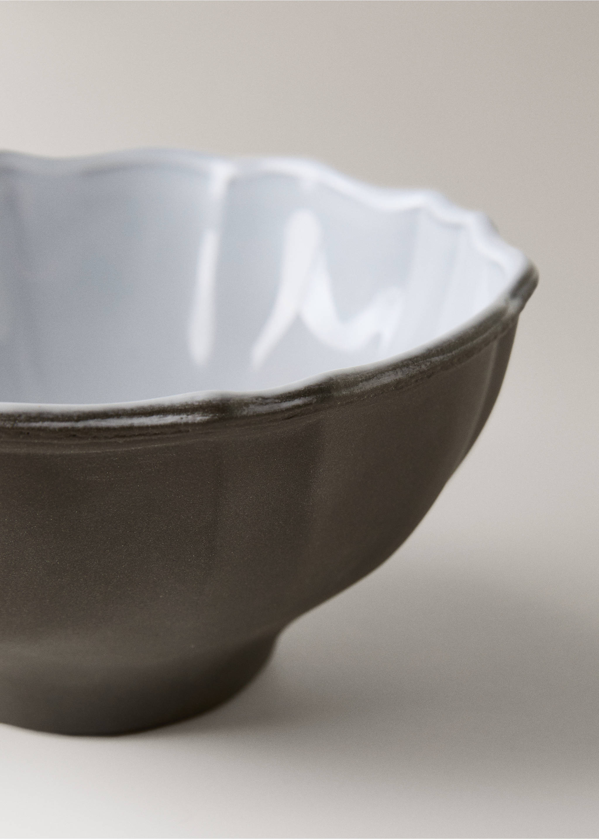 Kleine Bowl aus recyceltem Steingut - Detail des Artikels 1, Hellgrau/Pastellgrau. Ref: 17002040-00.