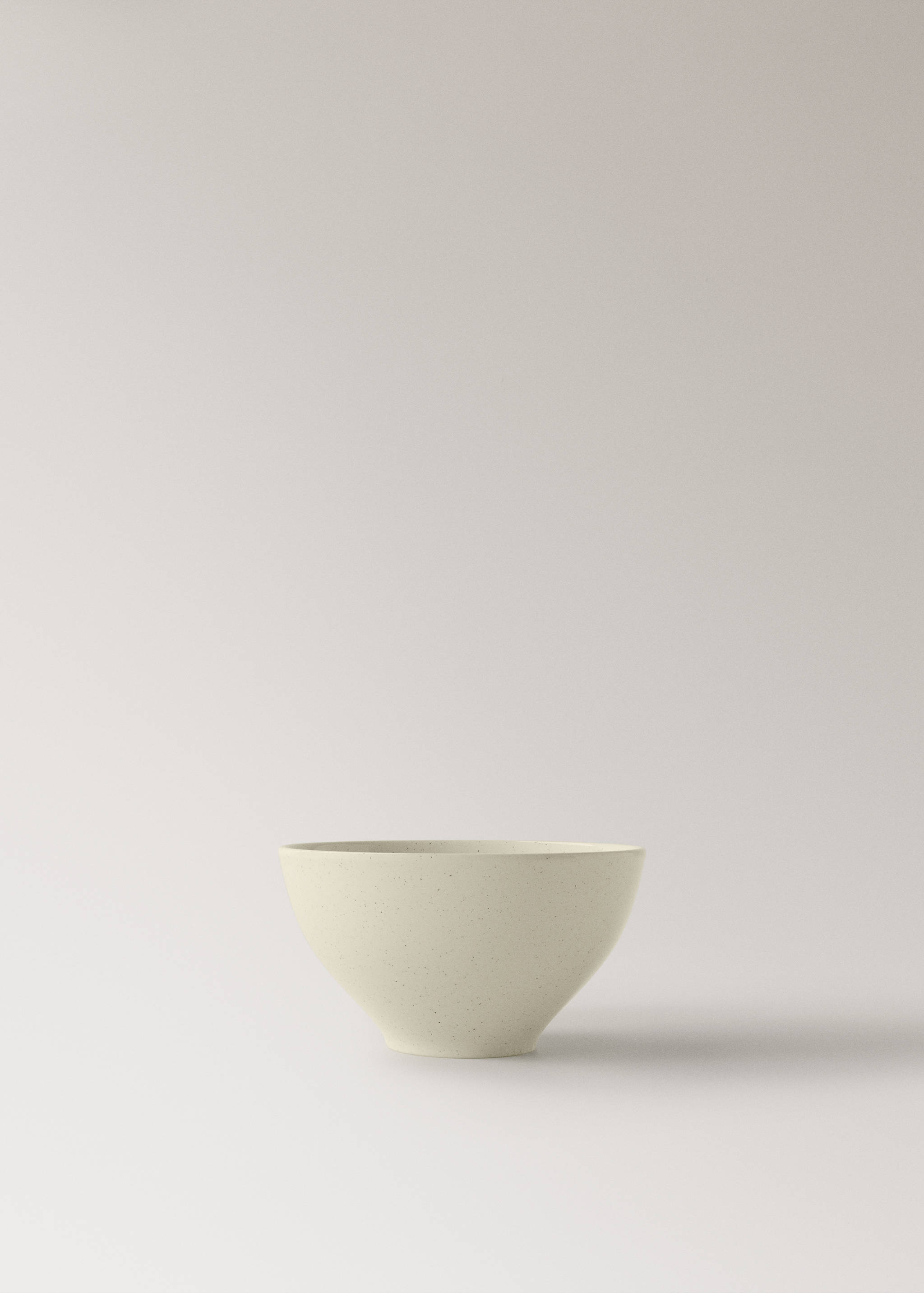 Stoneware bowl with spots - Article without model
