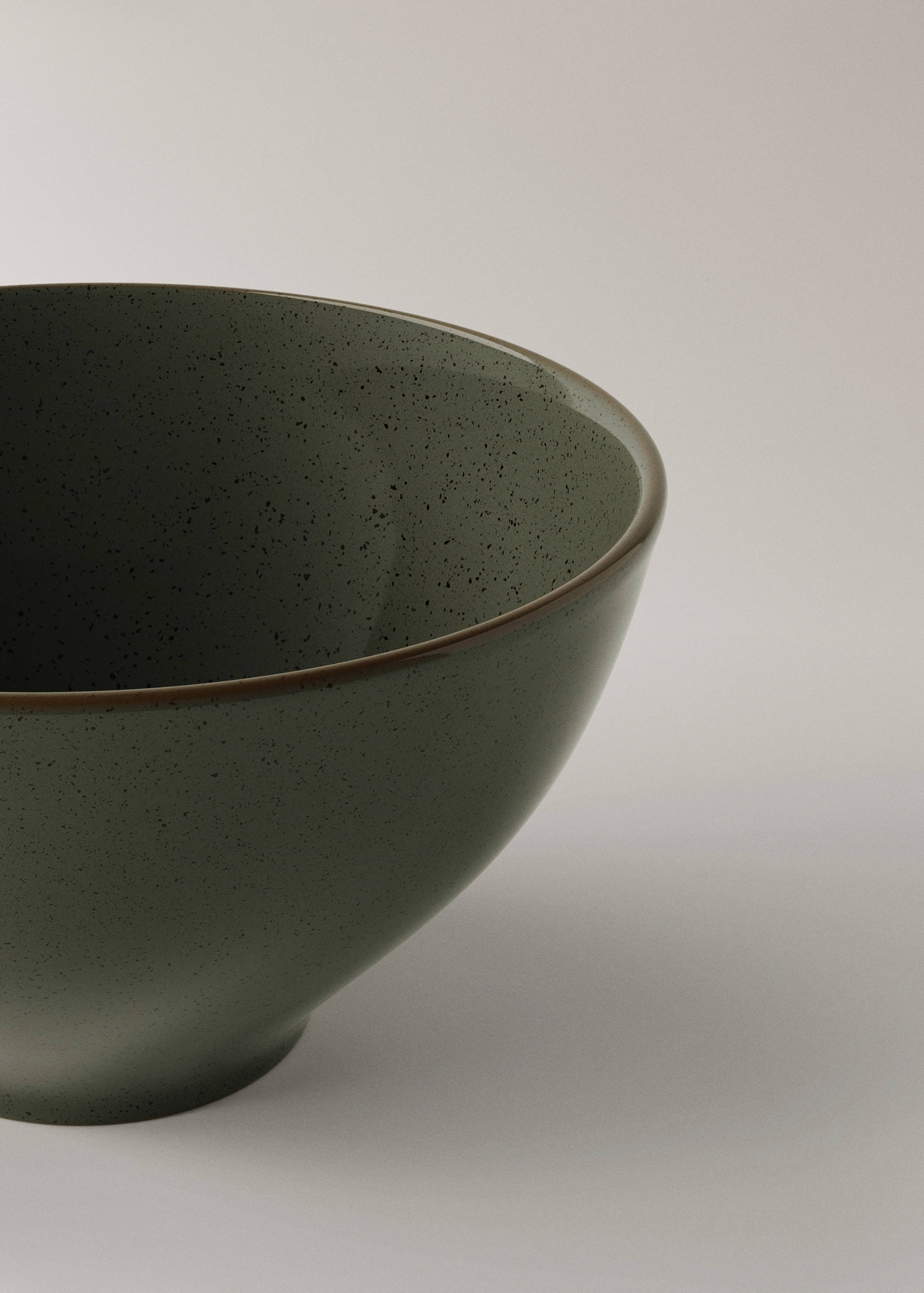 Kom van steengoed met stippen - Detail van het artikel 1