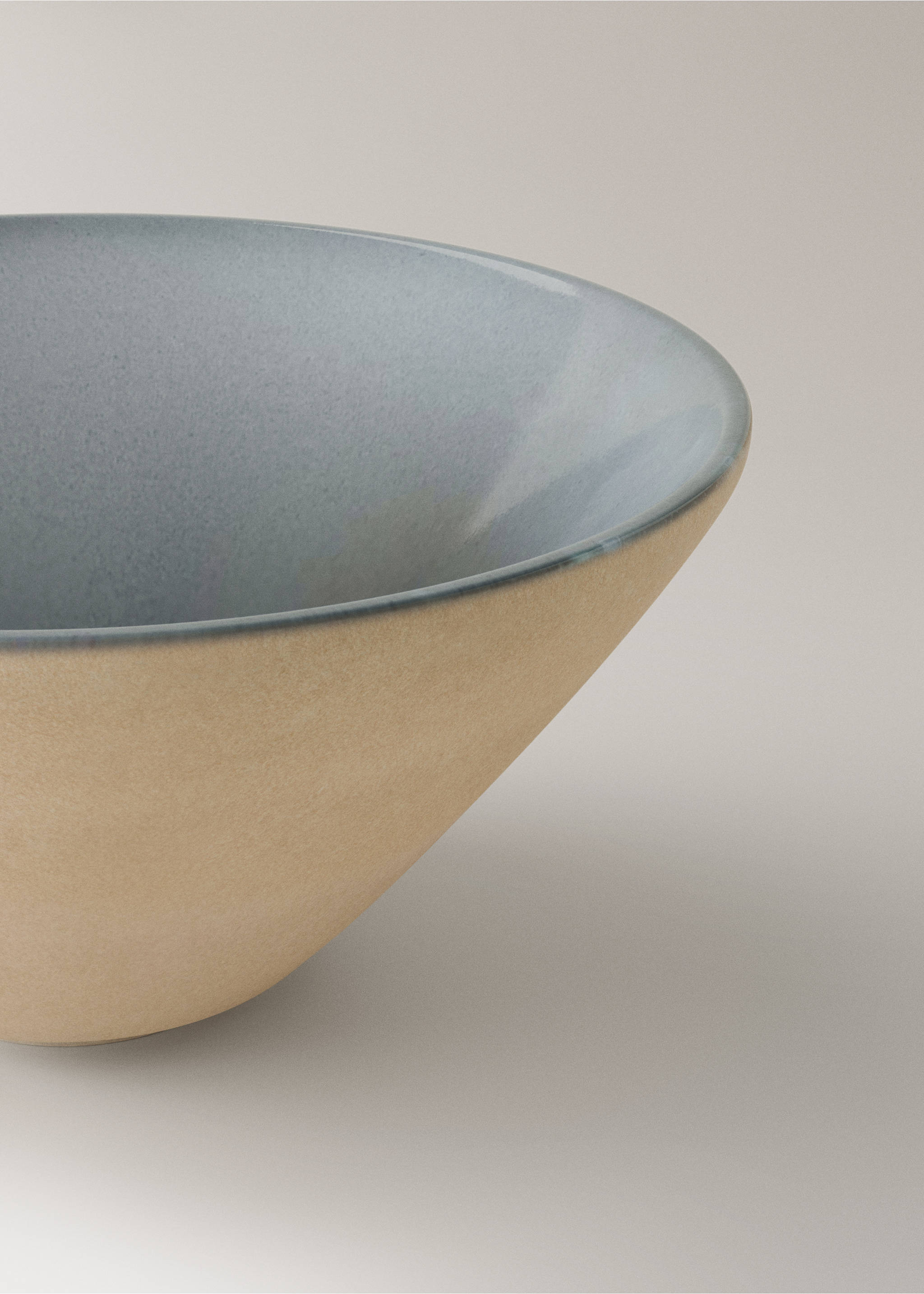 Two-tone stoneware bowl - Details of the article 2, Night Blue. Ref: 17002047-00.