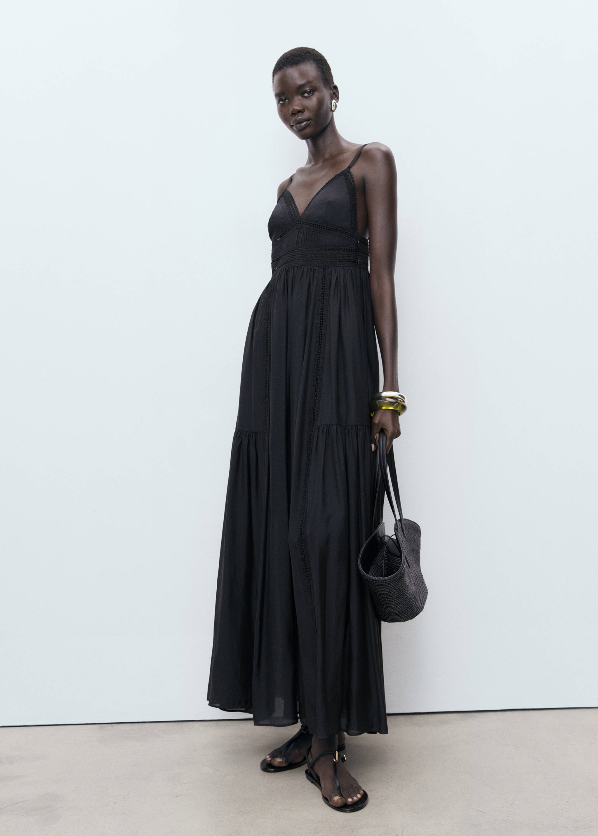 Robe longue détails dentelle - Plan général