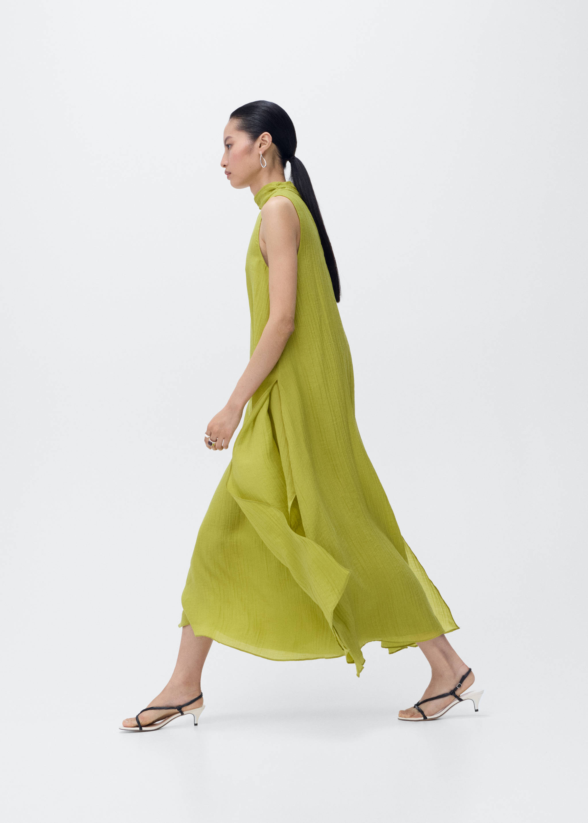 Halter-neck lyocell dress - Details of the article 1, Lime. Ref: 17002540-00.