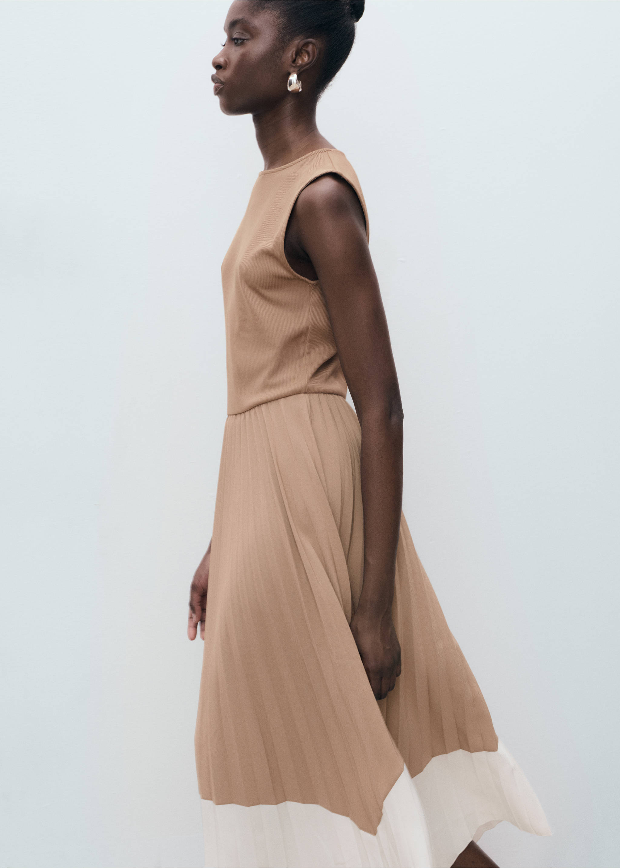 Combined pleated dress - Medium plane, White. Ref: 17002546-00.