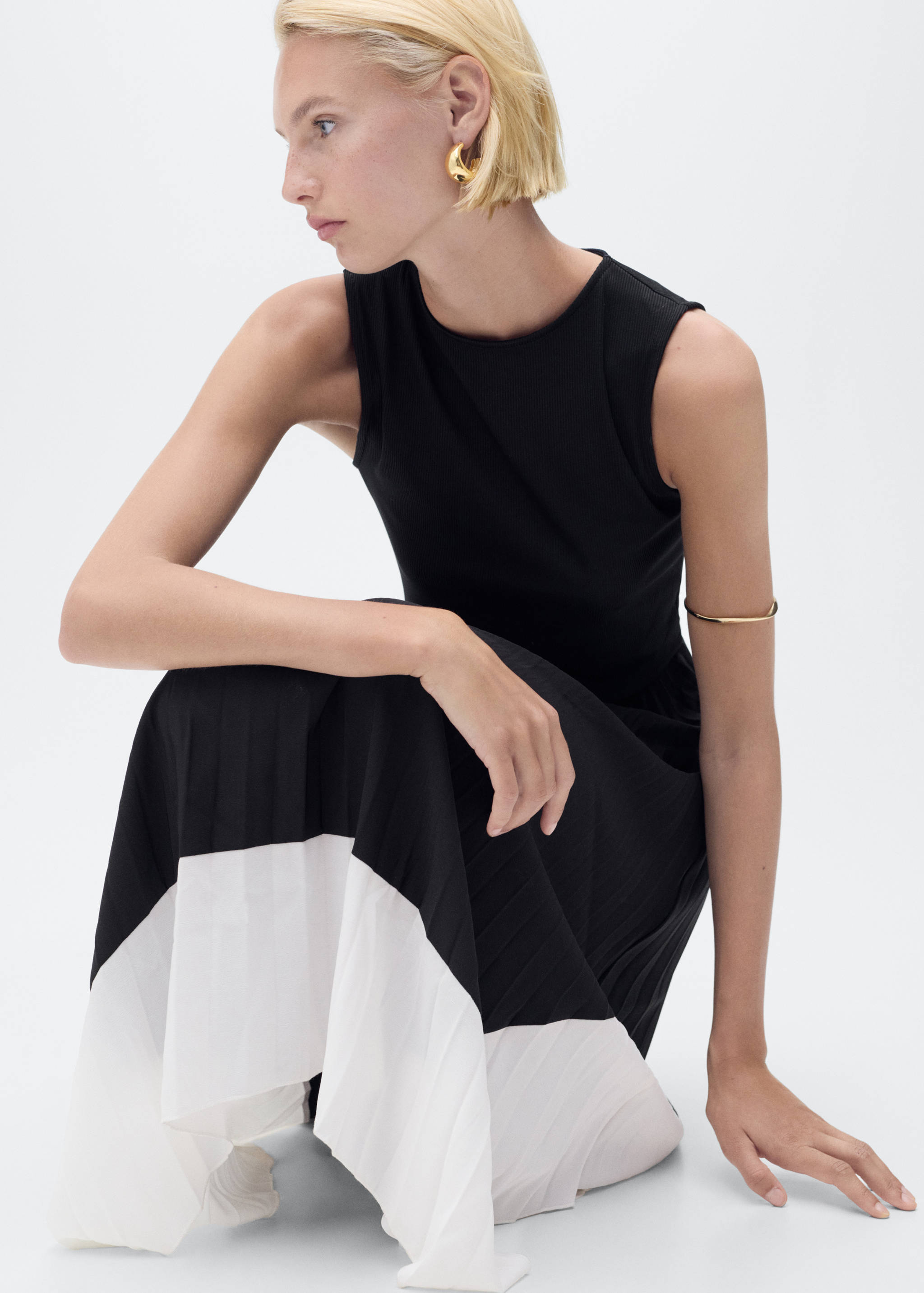 Combined pleated dress - Details of the article 2