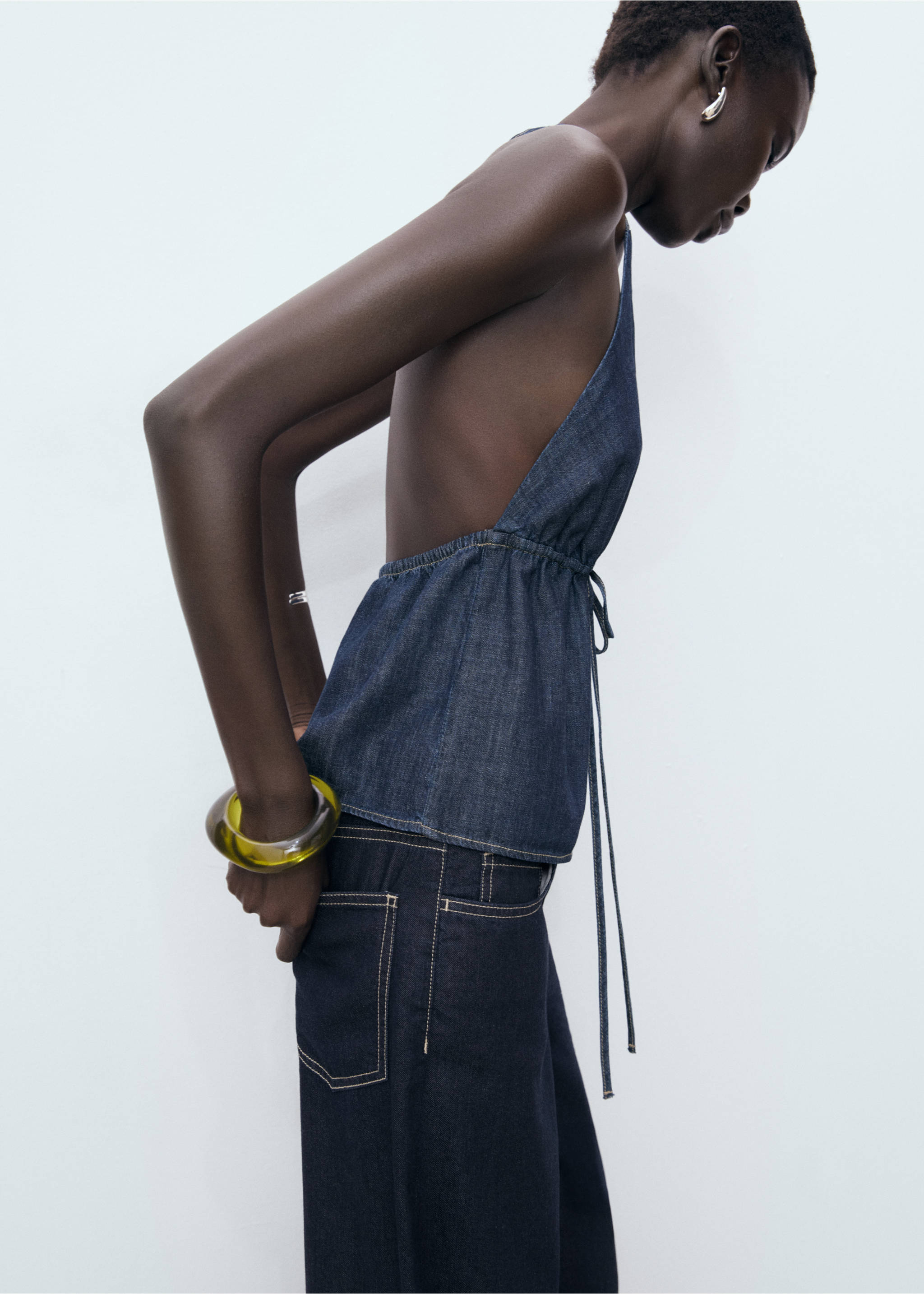 V-neck denim top with bow - Details of the article 3, Open Blue. Ref: 17002904-00.