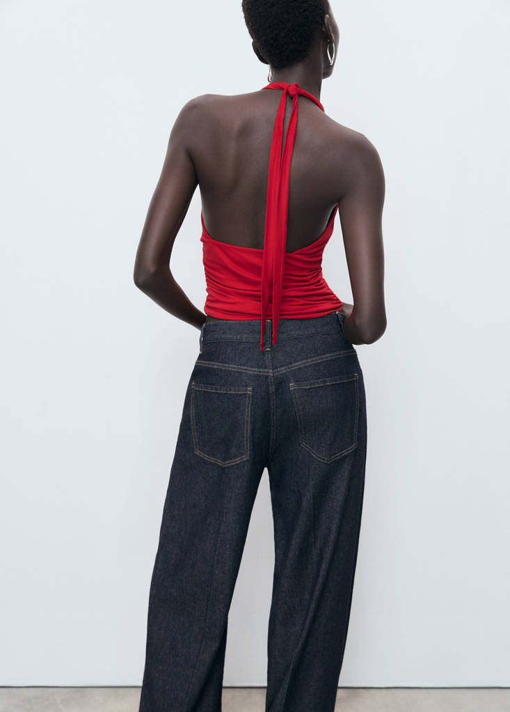 V-neck top with open back — Red