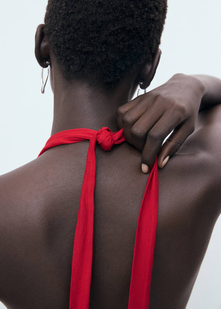 V-neck top with open back — Red