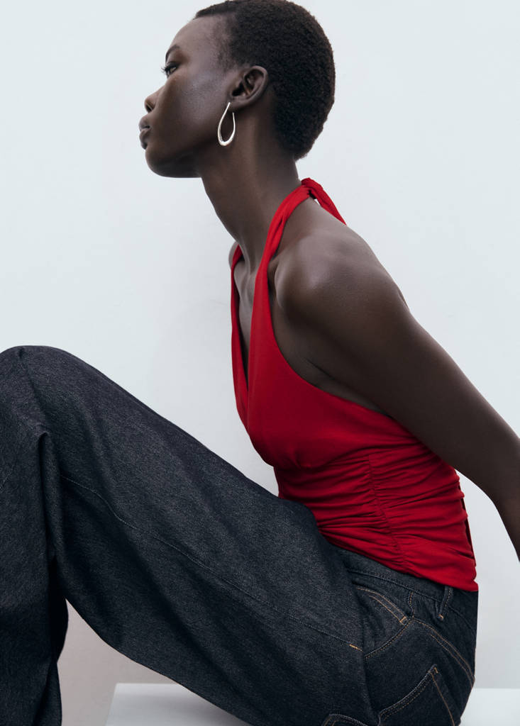 V-neck top with open back — Red