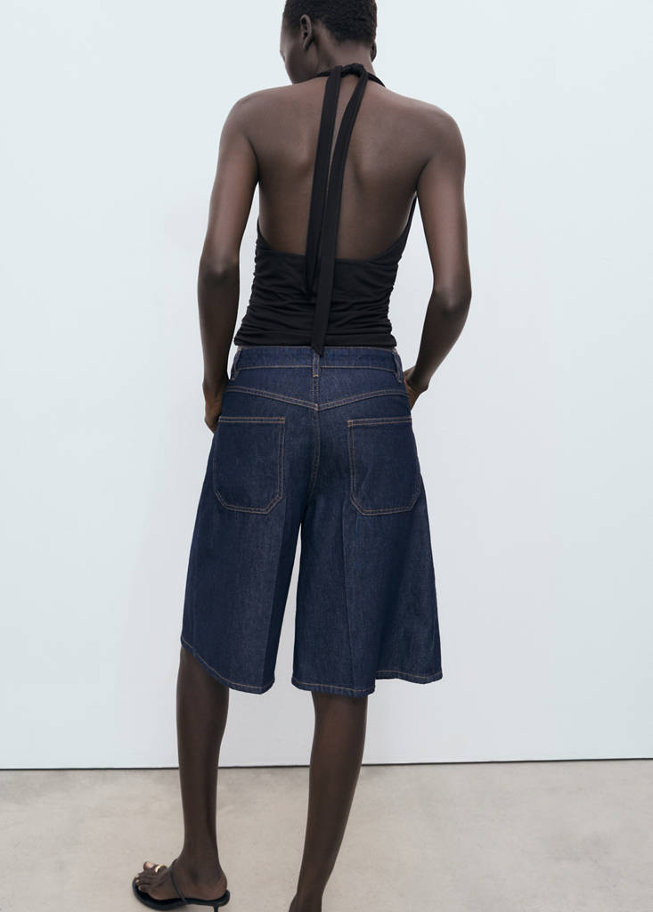 V-neck top with open back — Black