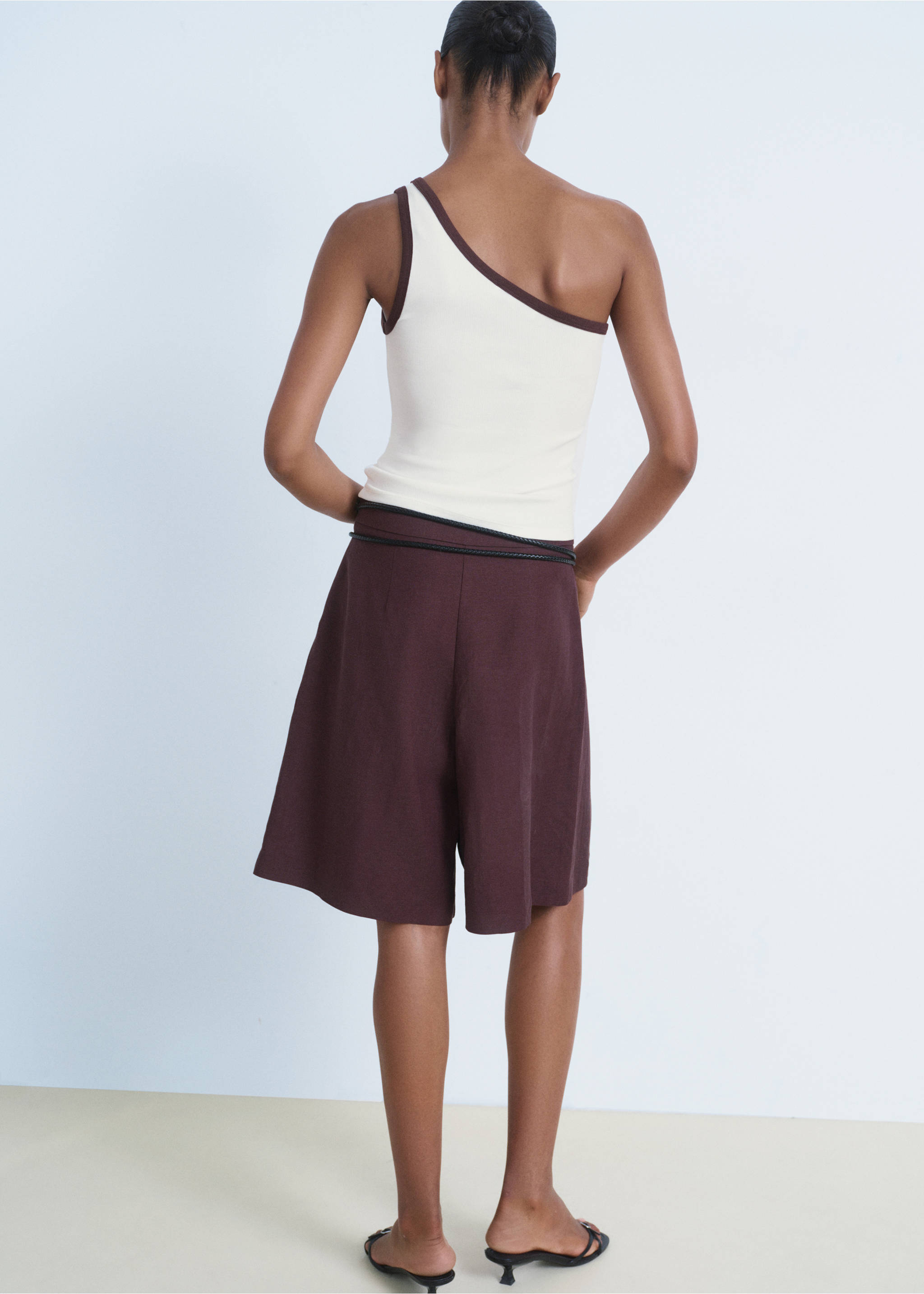 Top asymétrique liseré contrastant - Verso de l’article, Écru. Ref: 17002913-00.