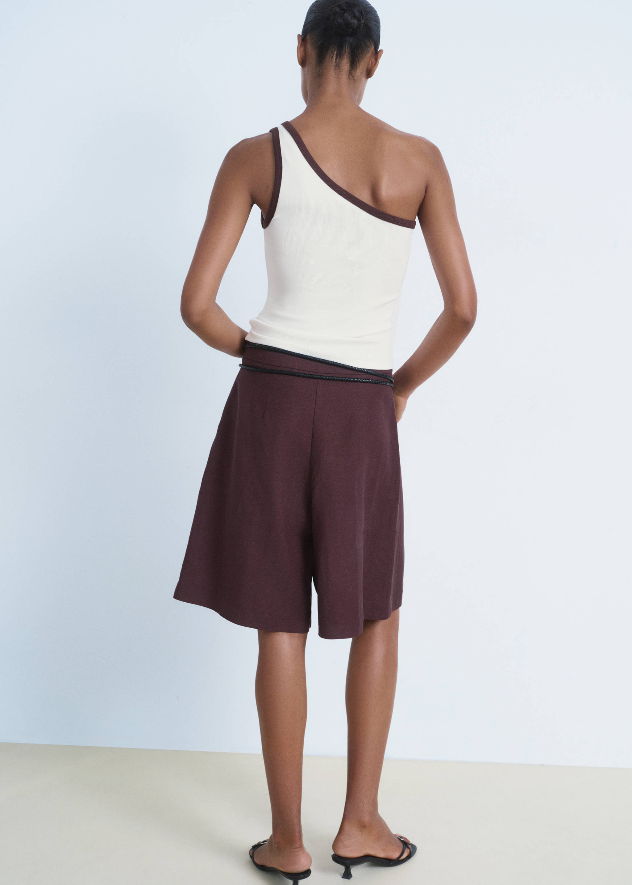 Top asymétrique liseré contrastant - Verso de l’article