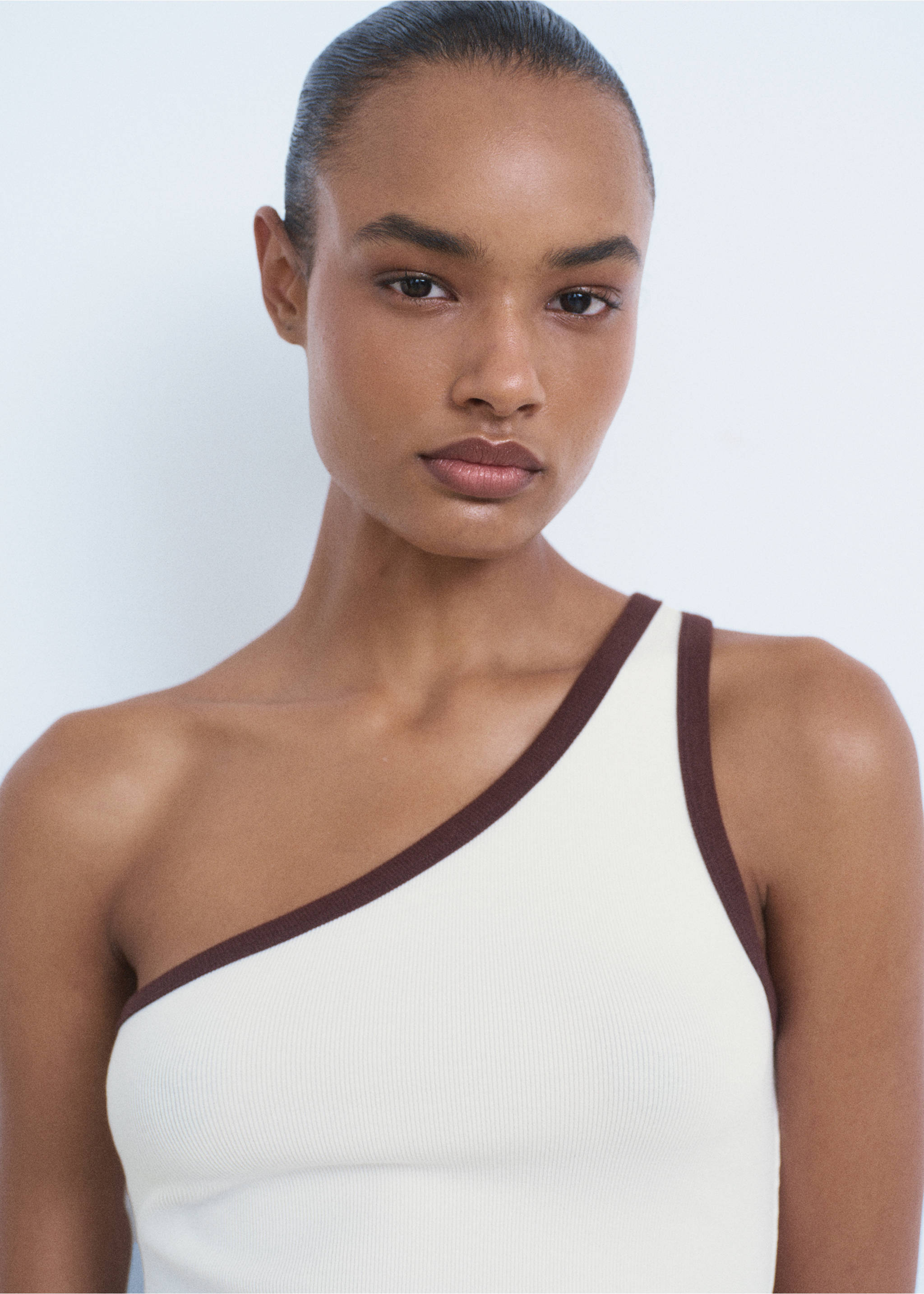 Top asymétrique liseré contrastant - Détail de l'article 1, Écru. Ref: 17002913-00.