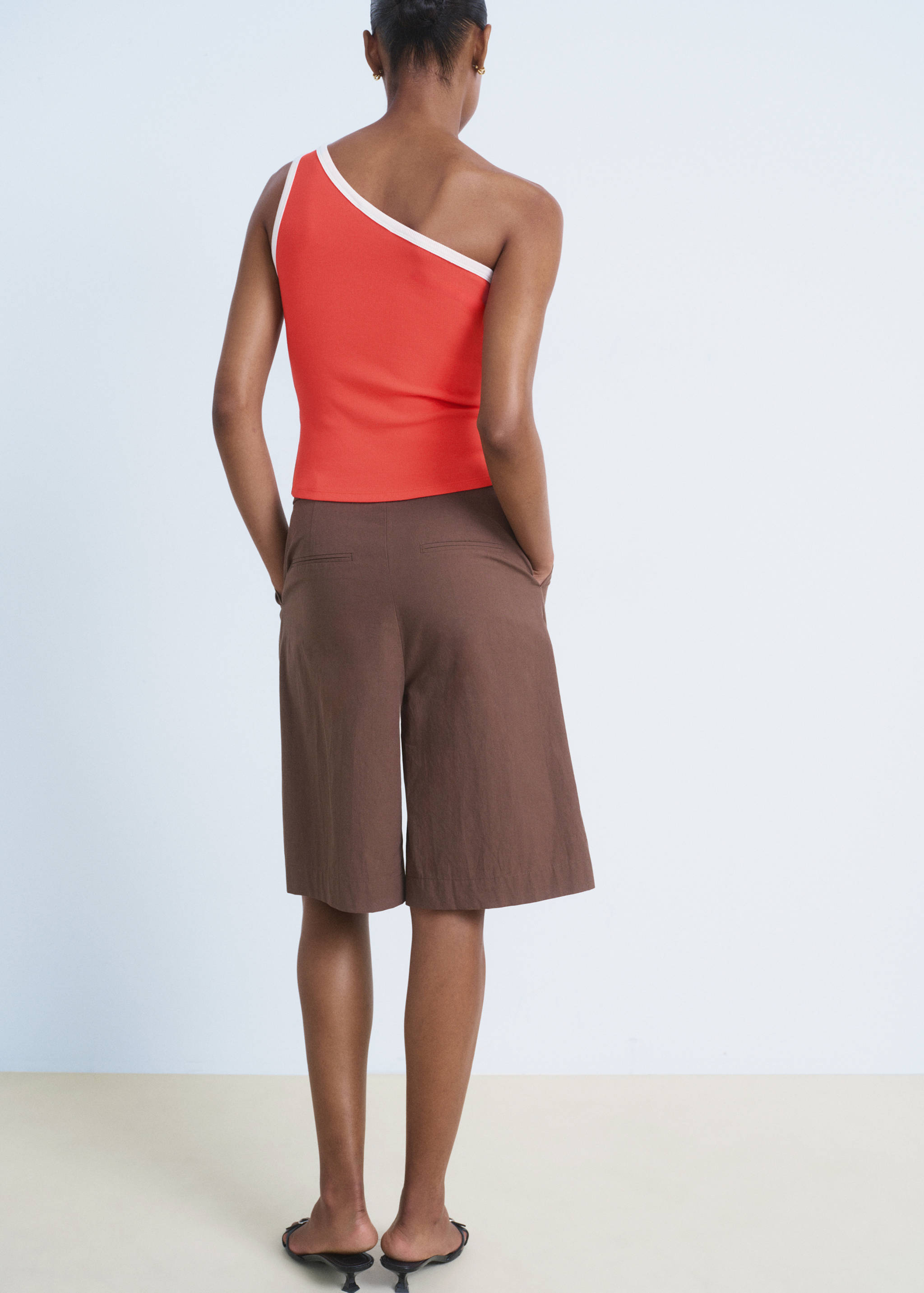 Top asymétrique liseré contrastant - Verso de l’article