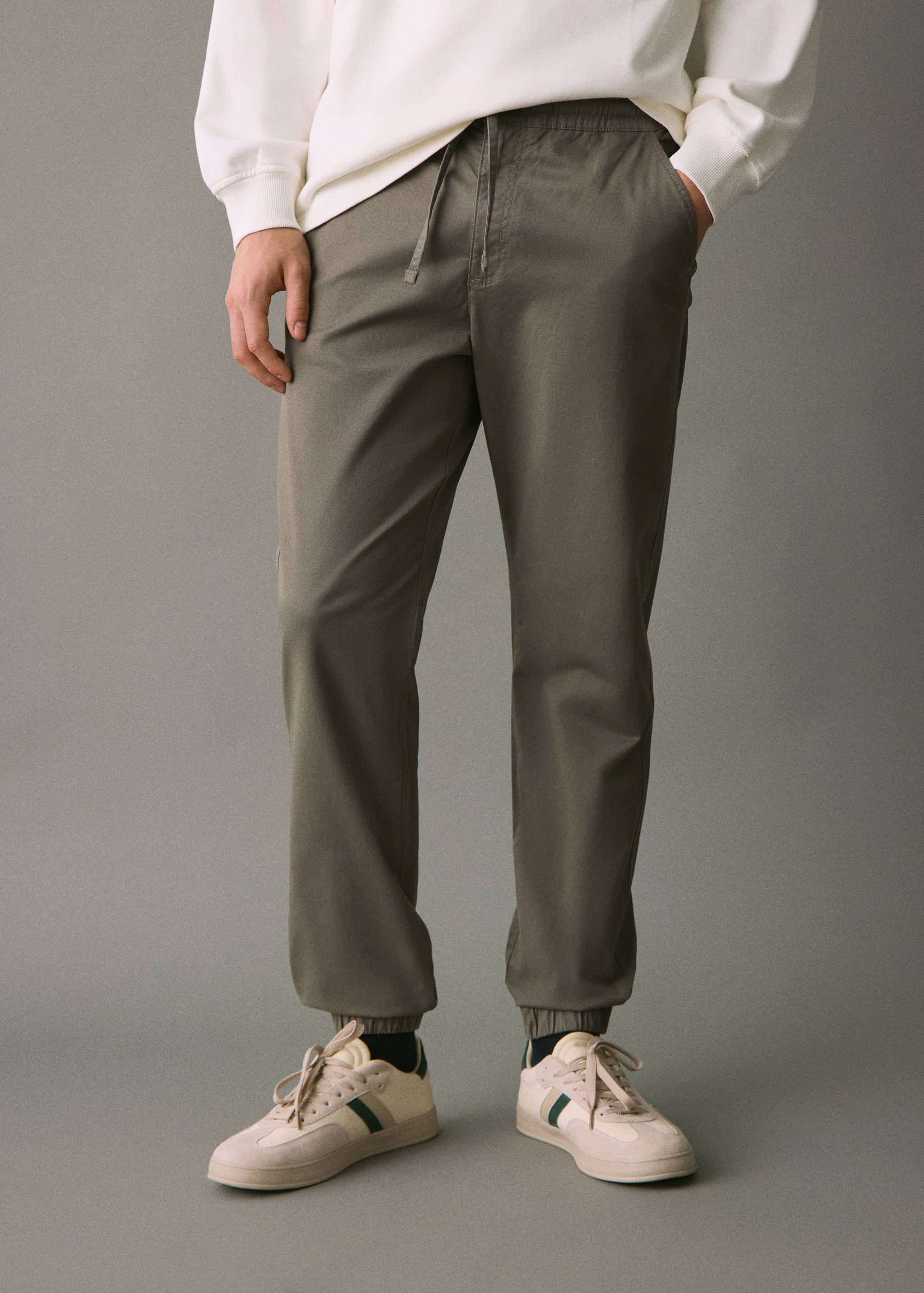 Jogger cintura elástica - Plano medio