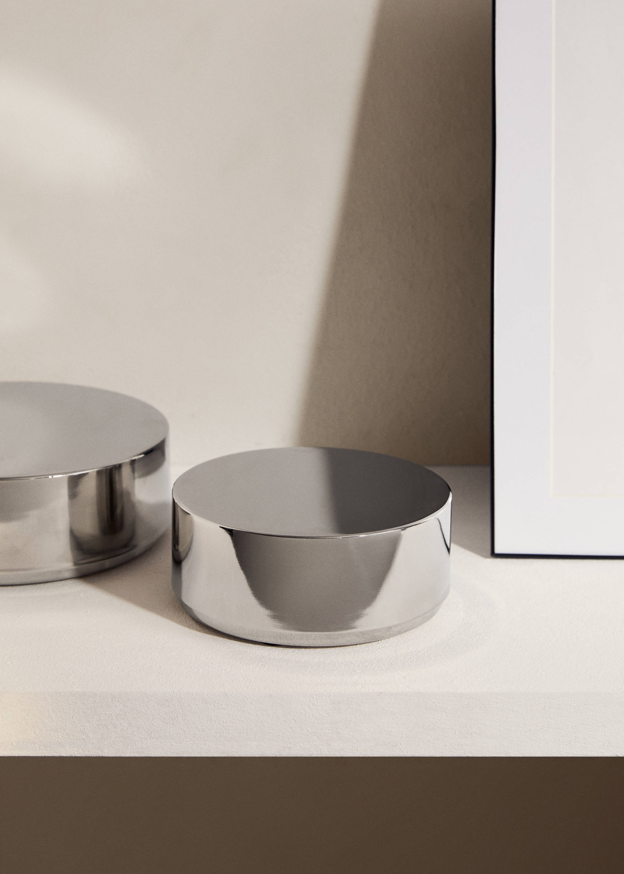 Kis kerek fémdoboz - Általános sík