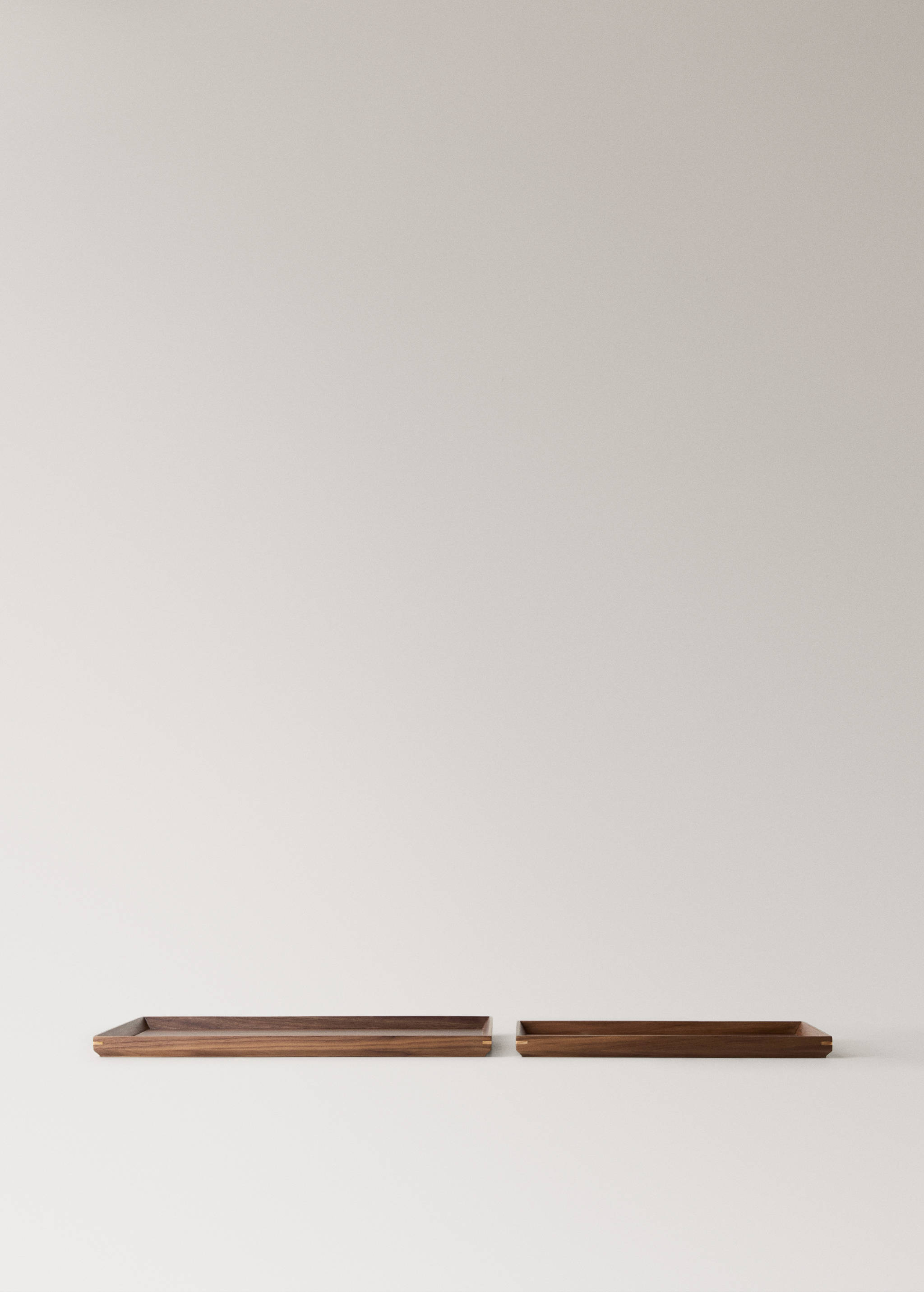 Large solid wood decorative tray - Details of the article 3