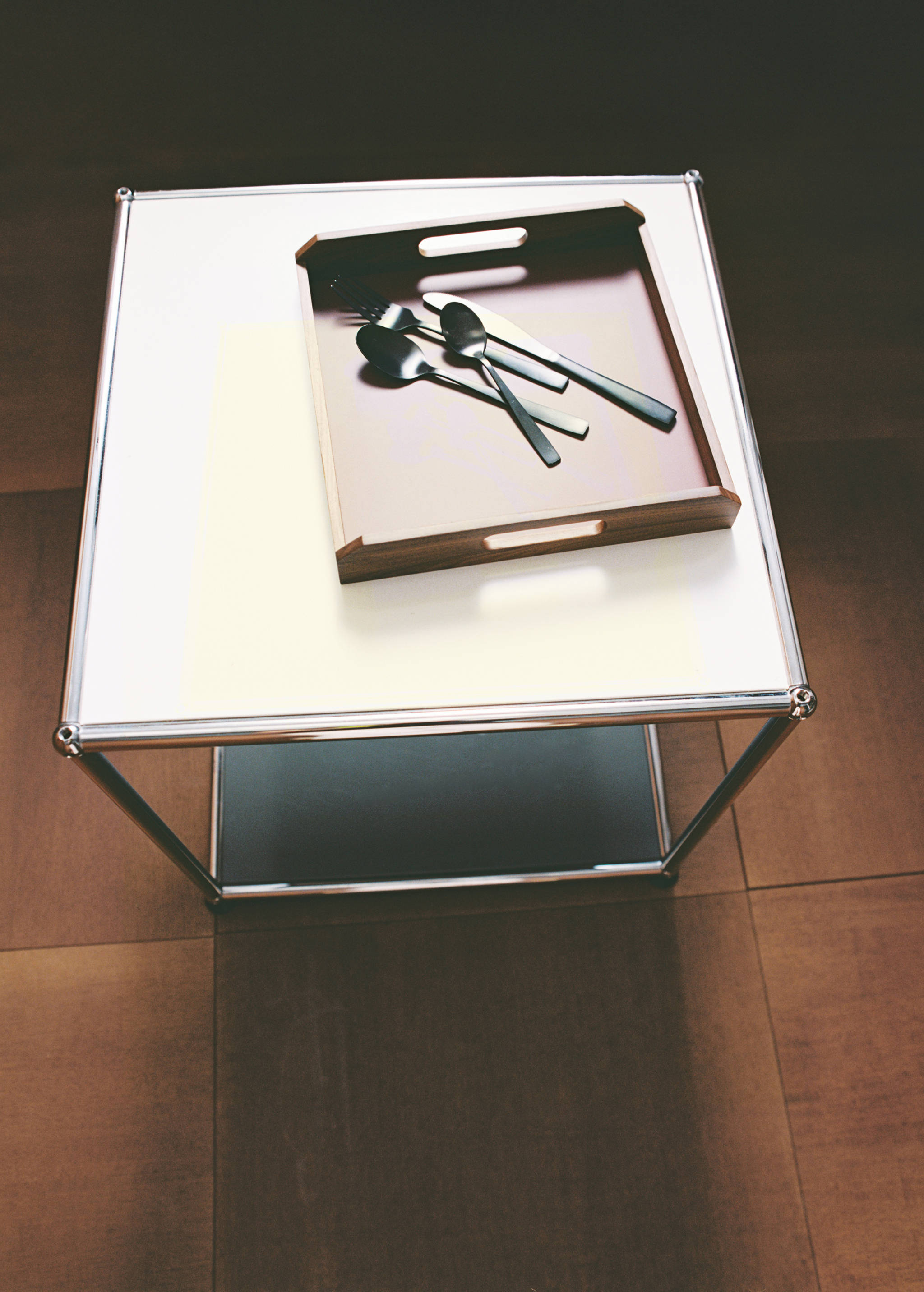 Square coloured decorative tray - Details of the article 5